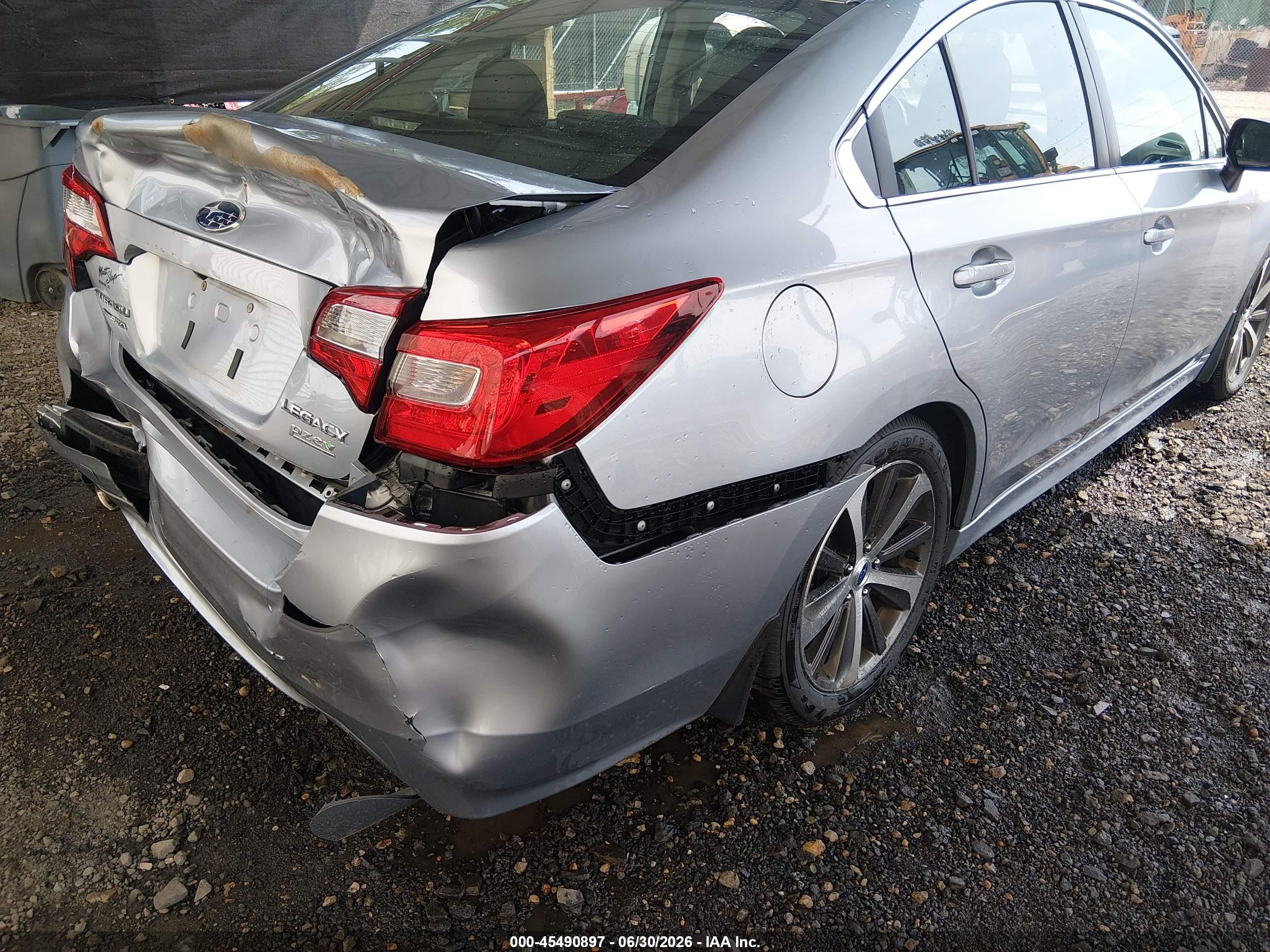 2015 Subaru Legacy 2.5i Limited Silver vin: 4S3BNAN60F3039725