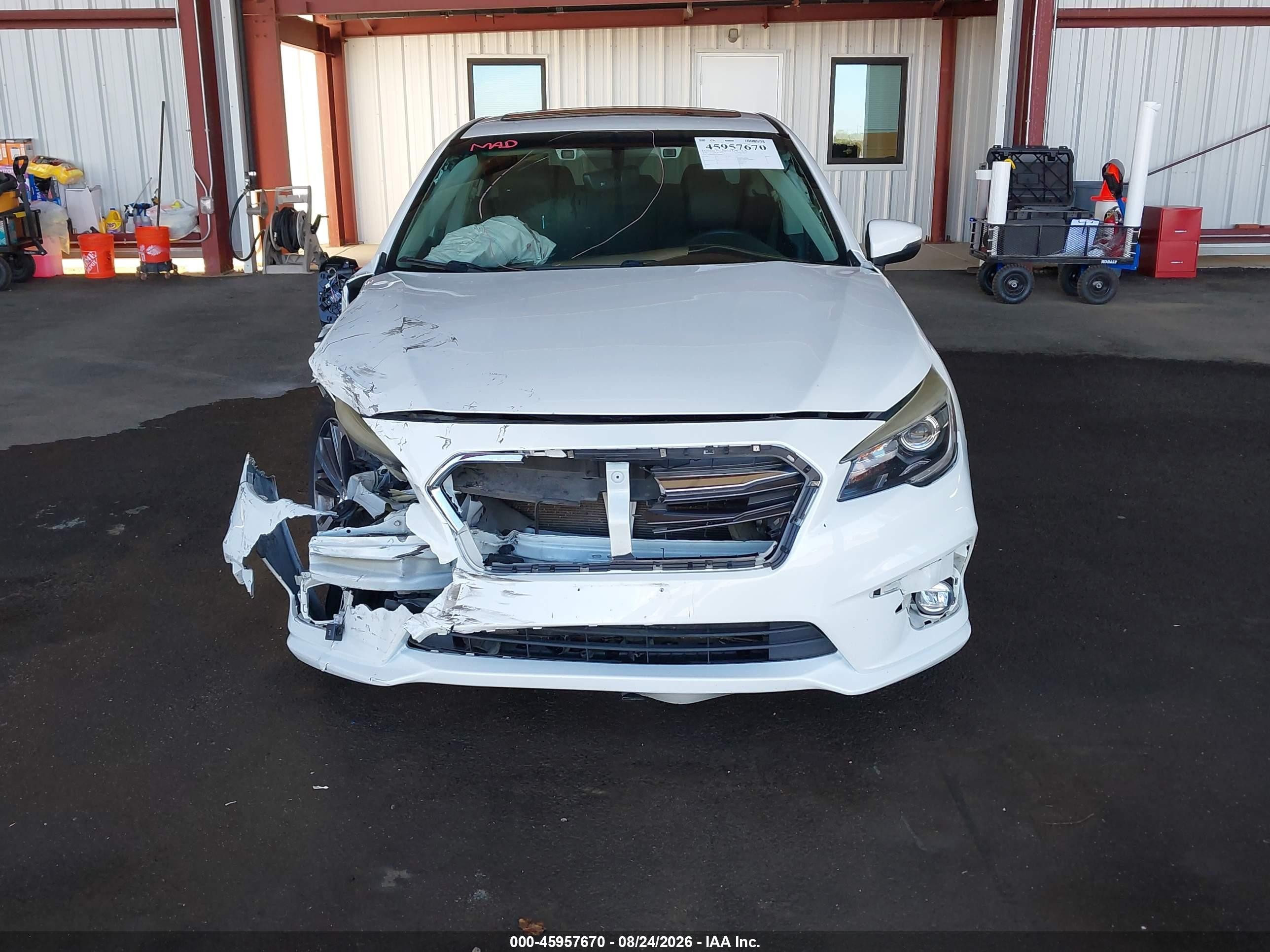 2018 Subaru Legacy 2.5i Limited White vin: 4S3BNAN61J3013871