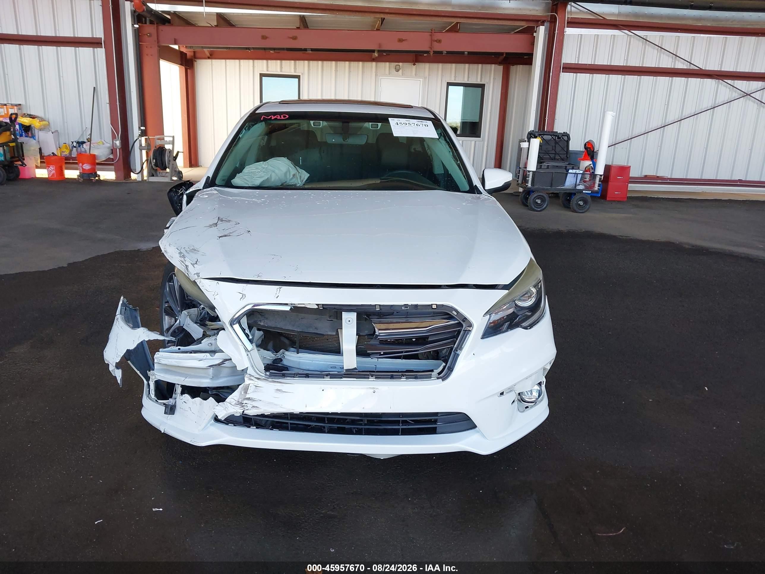 2018 Subaru Legacy 2.5i Limited White vin: 4S3BNAN61J3013871