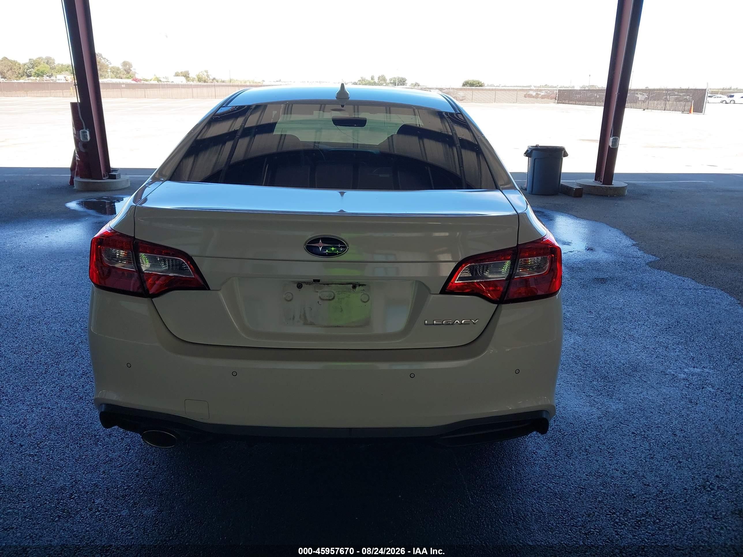 2018 Subaru Legacy 2.5i Limited White vin: 4S3BNAN61J3013871