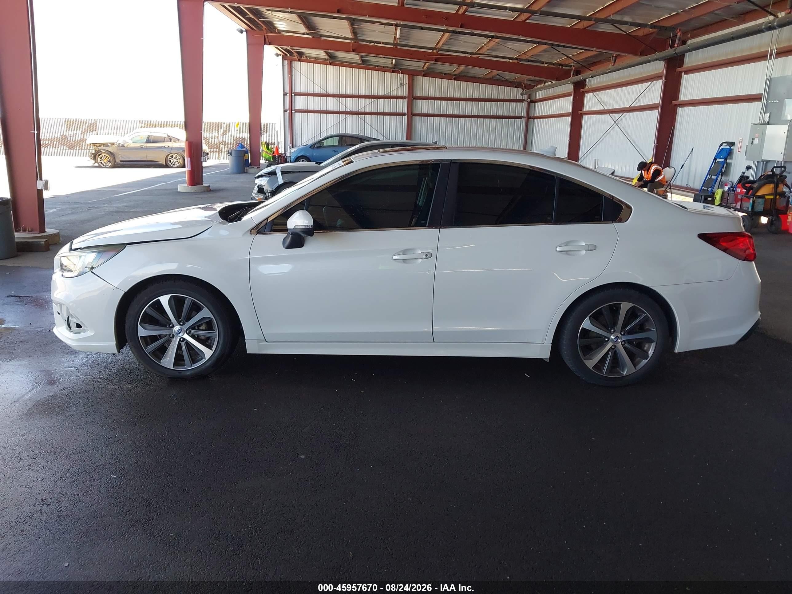2018 Subaru Legacy 2.5i Limited White vin: 4S3BNAN61J3013871