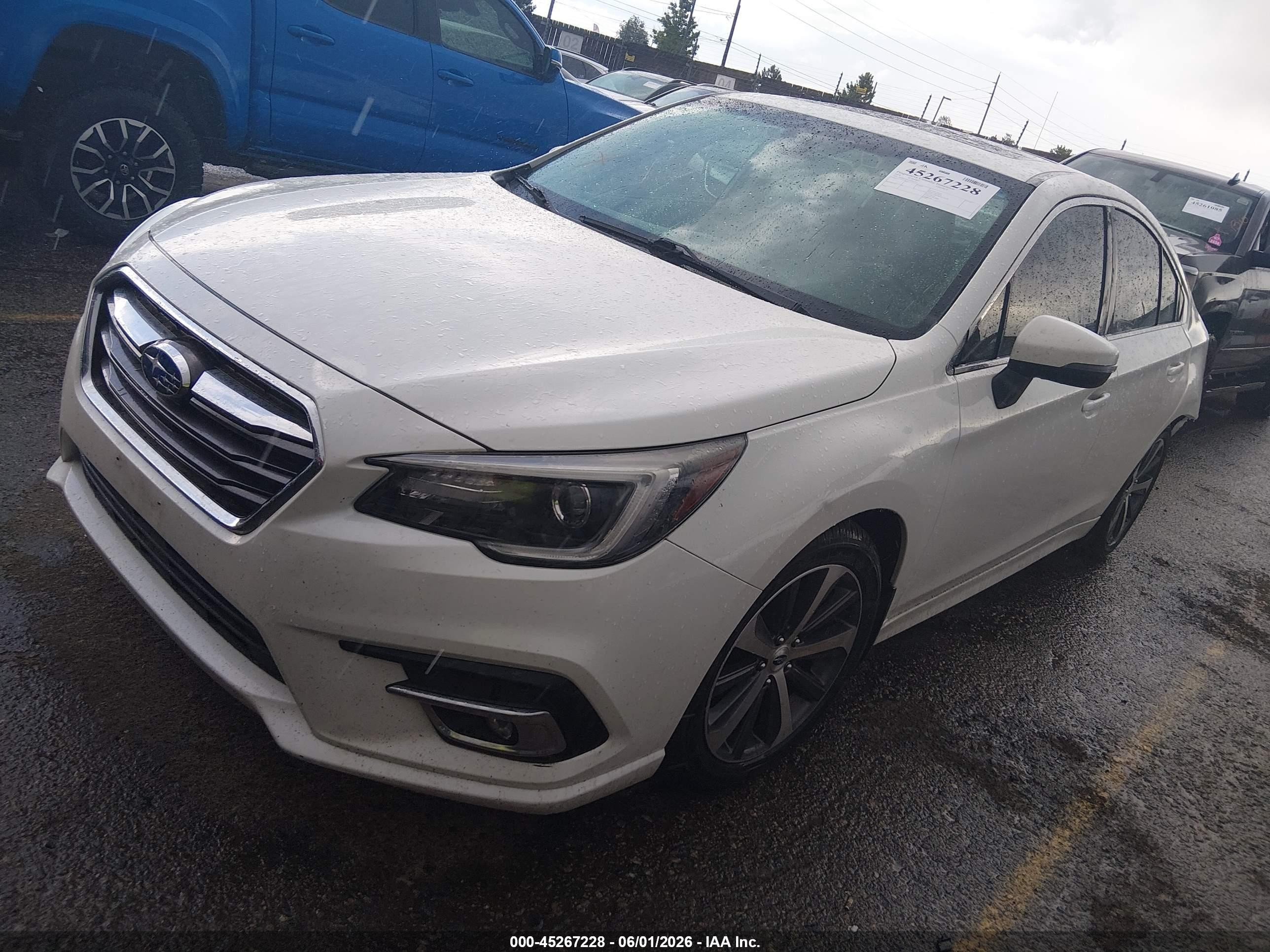 2018 Subaru Legacy 2.5i Limited Белый vin: 4S3BNAN62J3035703