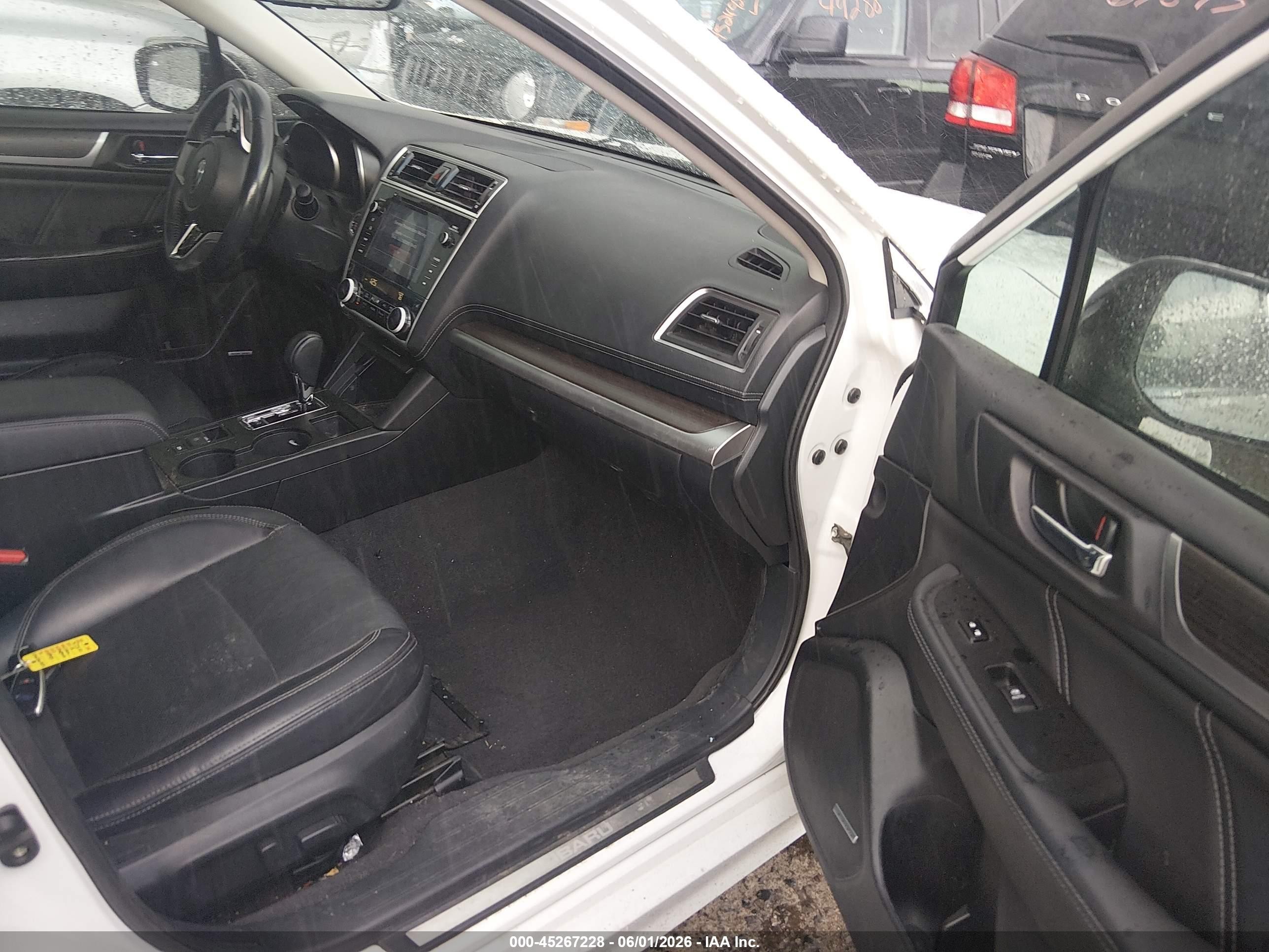 2018 Subaru Legacy 2.5i Limited Белый vin: 4S3BNAN62J3035703