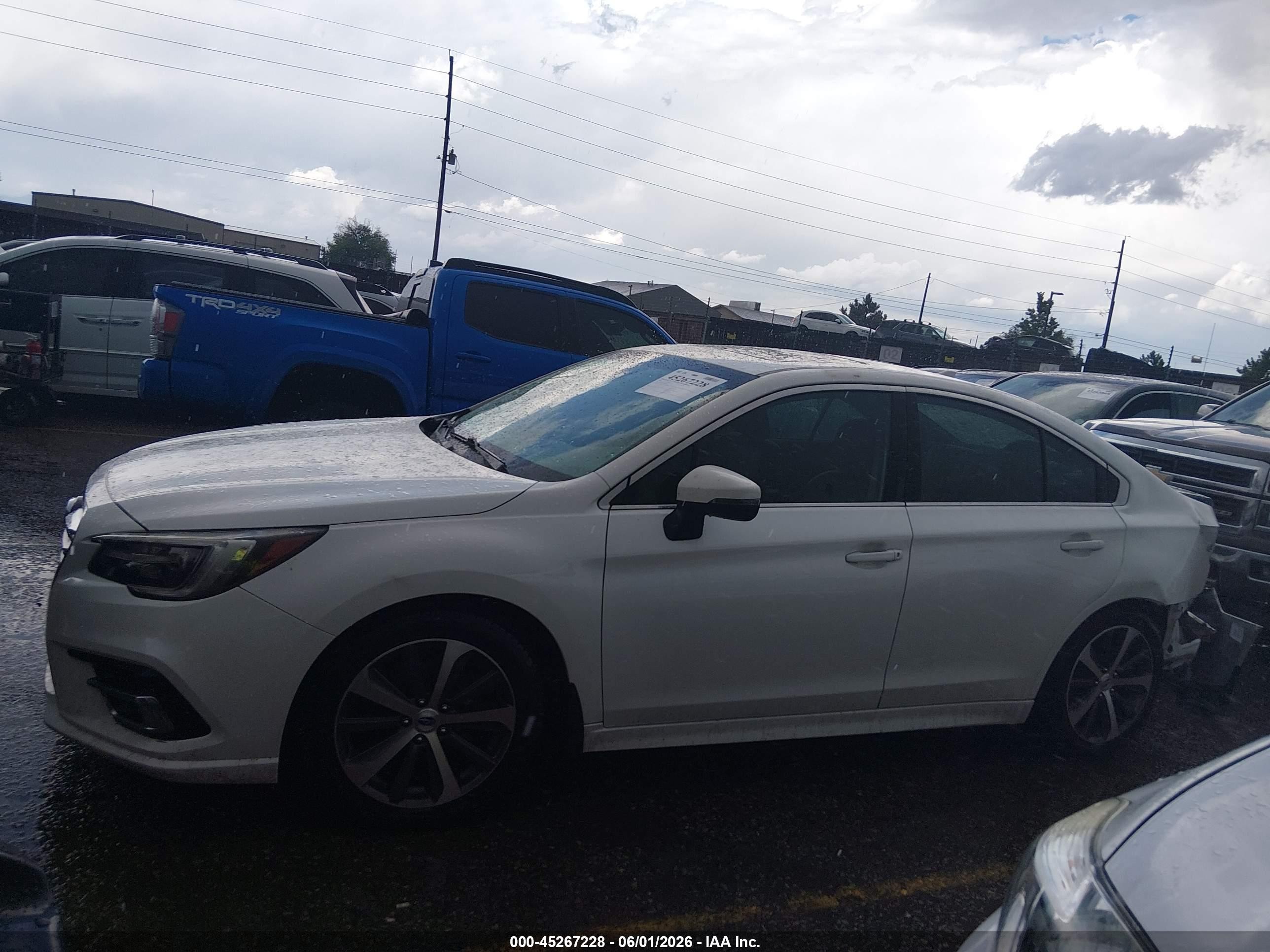 2018 Subaru Legacy 2.5i Limited Белый vin: 4S3BNAN62J3035703