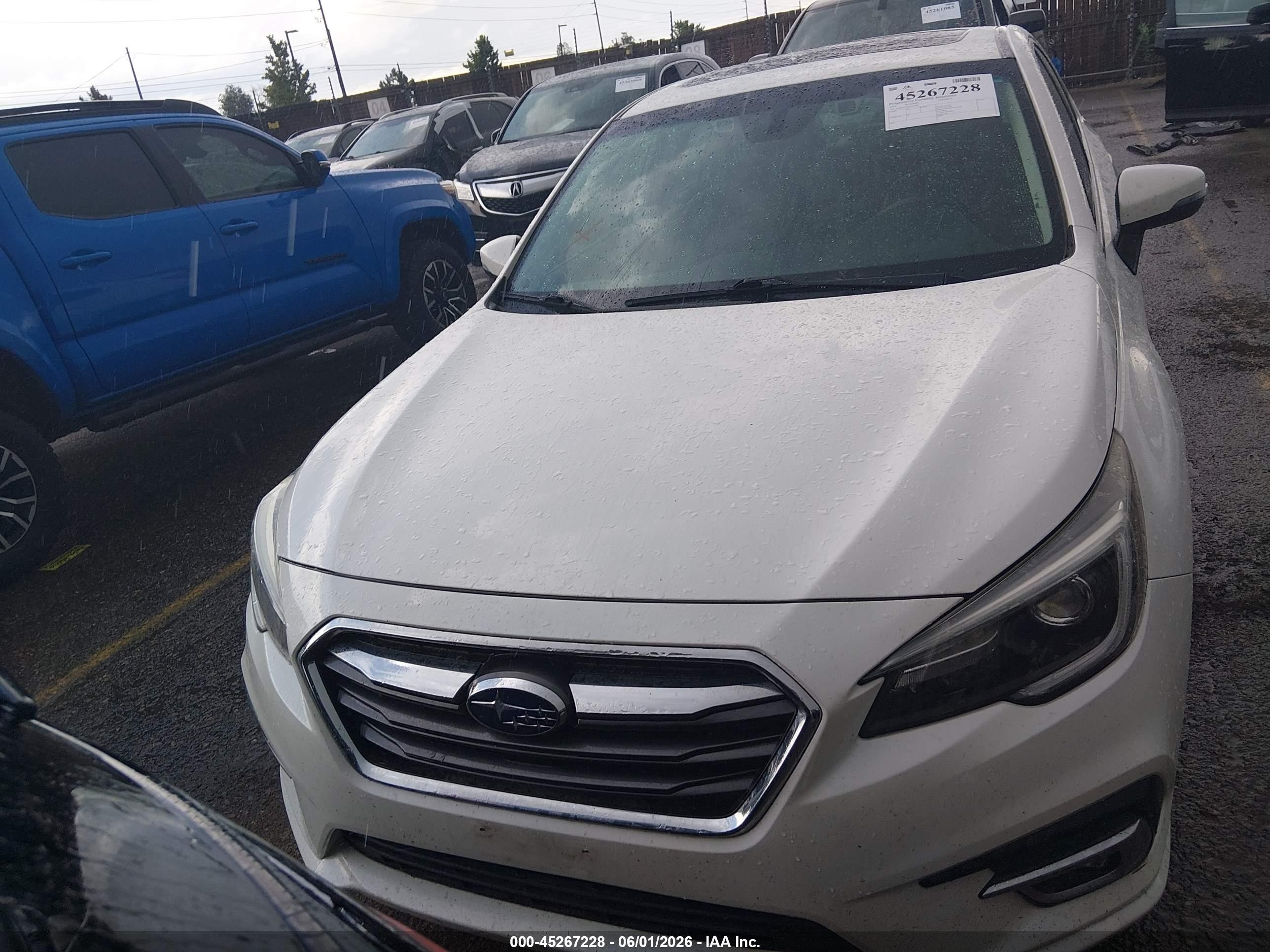 2018 Subaru Legacy 2.5i Limited Белый vin: 4S3BNAN62J3035703