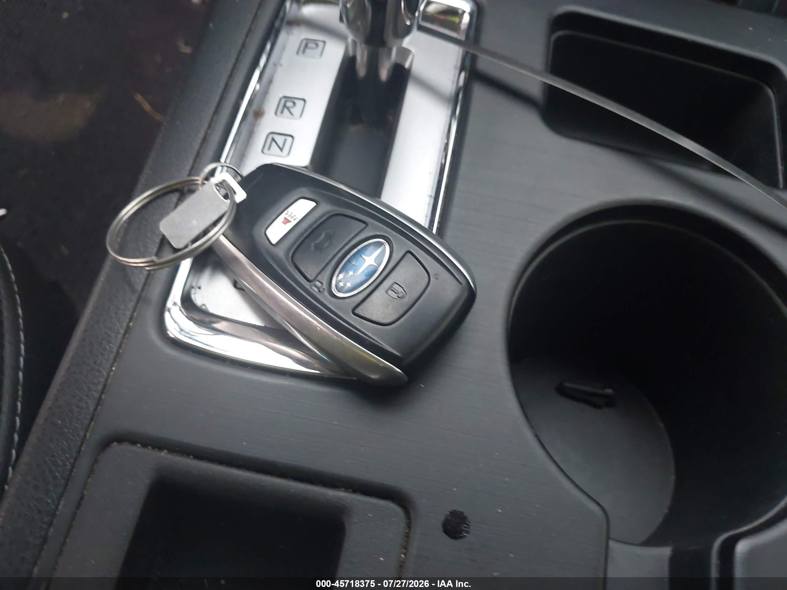 2015 Subaru Legacy 2.5i Limited Серебряный vin: 4S3BNAN63F3053635