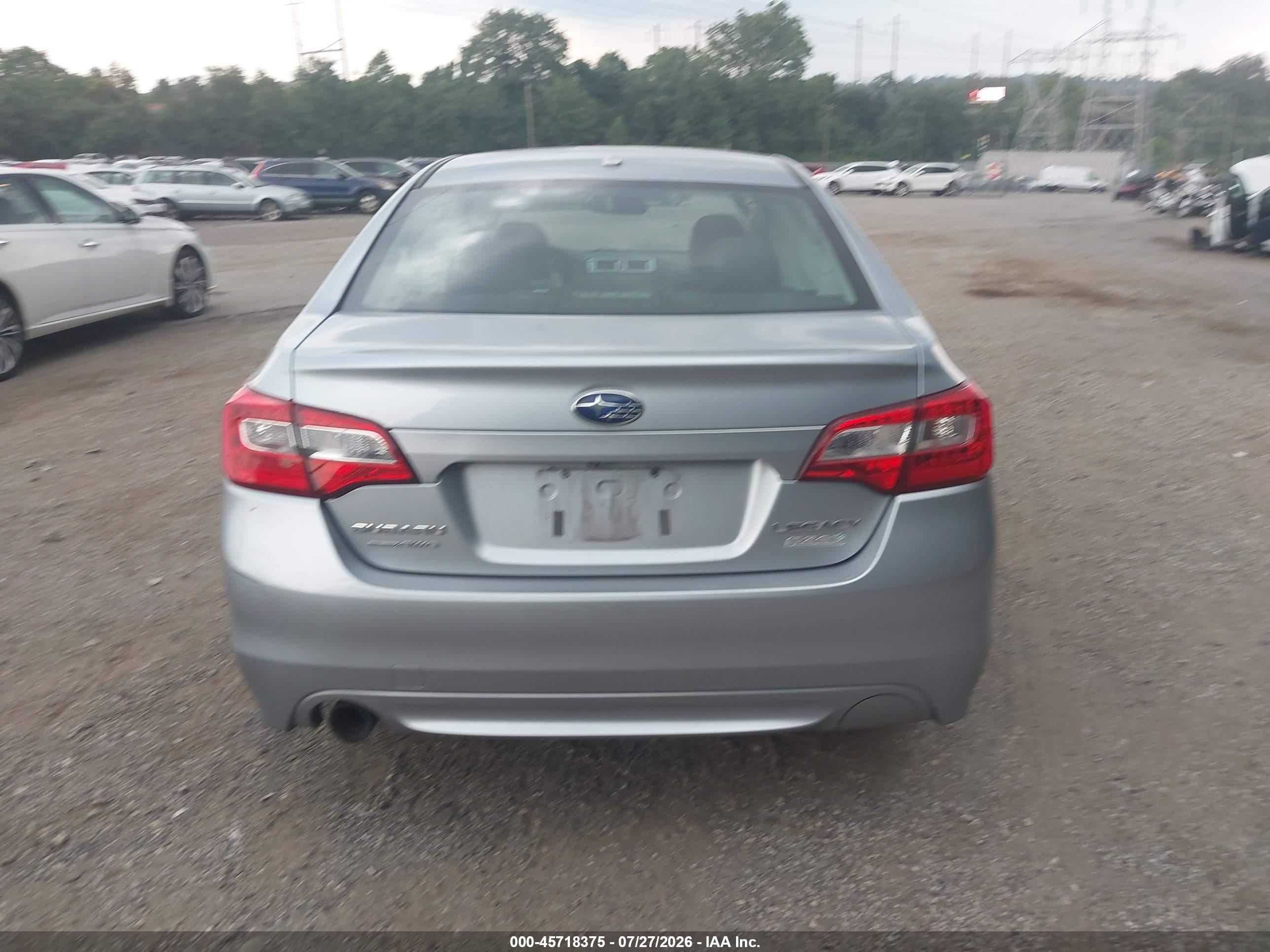 2015 Subaru Legacy 2.5i Limited Серебряный vin: 4S3BNAN63F3053635
