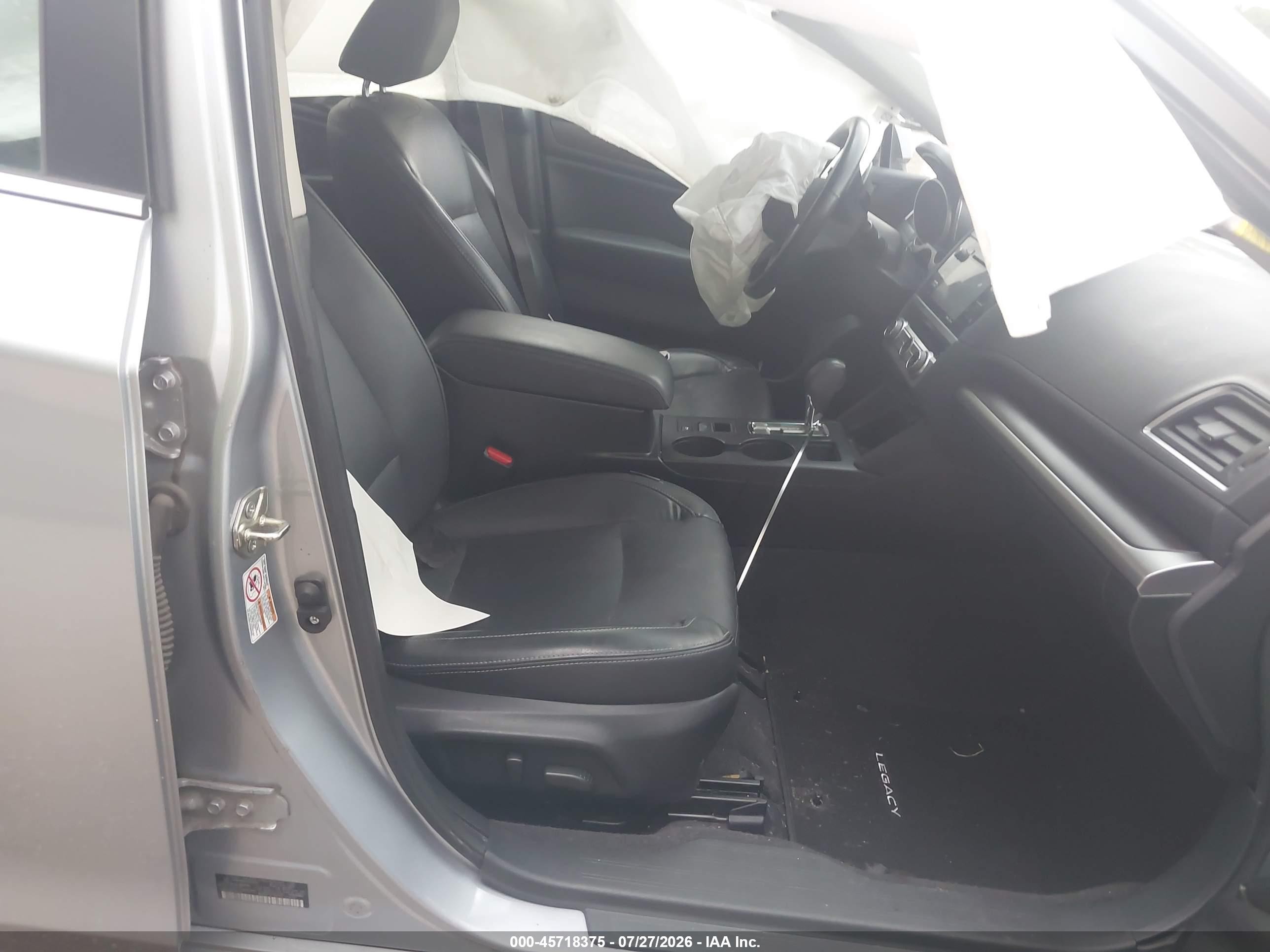 2015 Subaru Legacy 2.5i Limited Серебряный vin: 4S3BNAN63F3053635