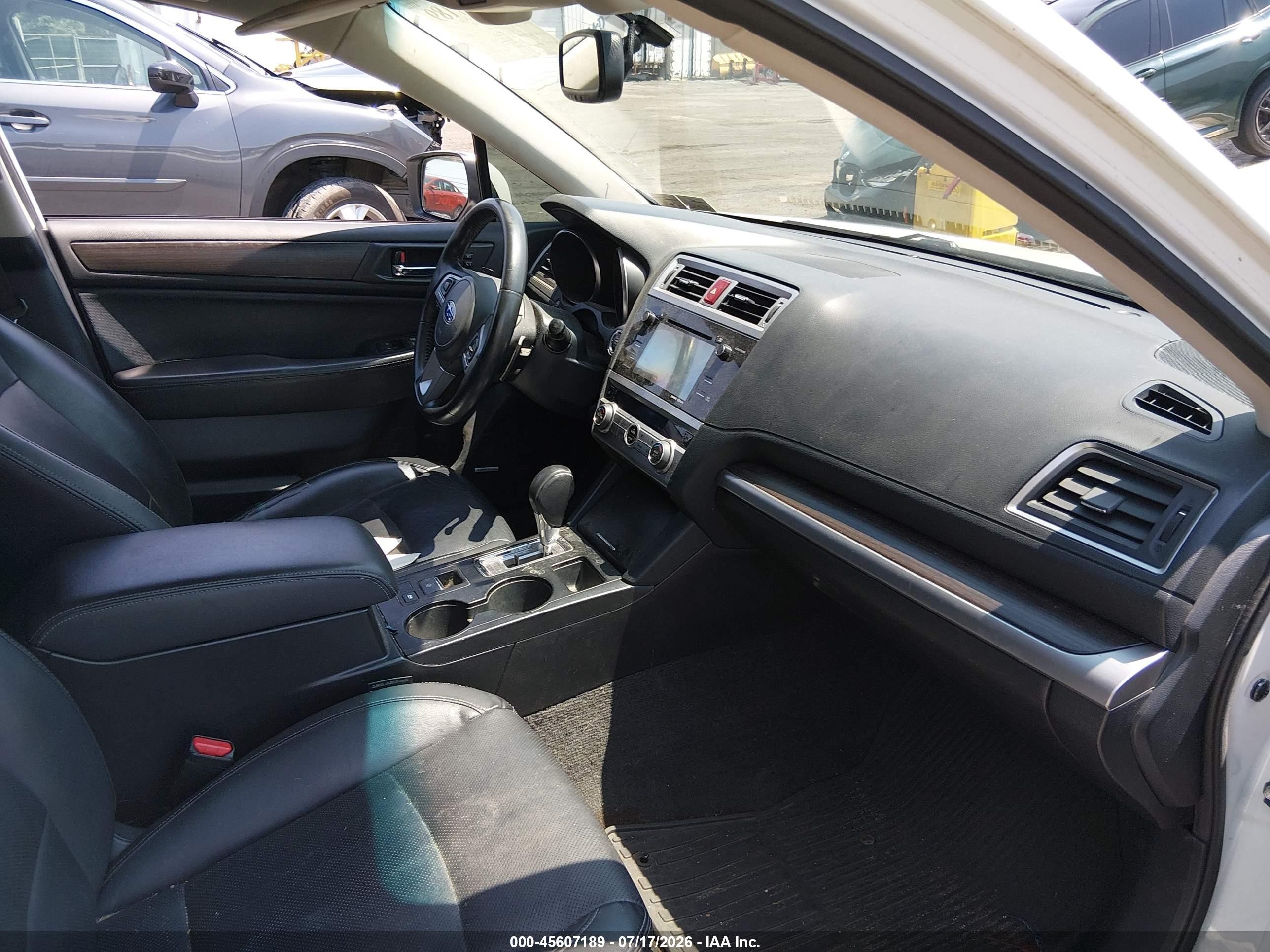 2015 Subaru Legacy 2.5i Limited White vin: 4S3BNAN64F3034866