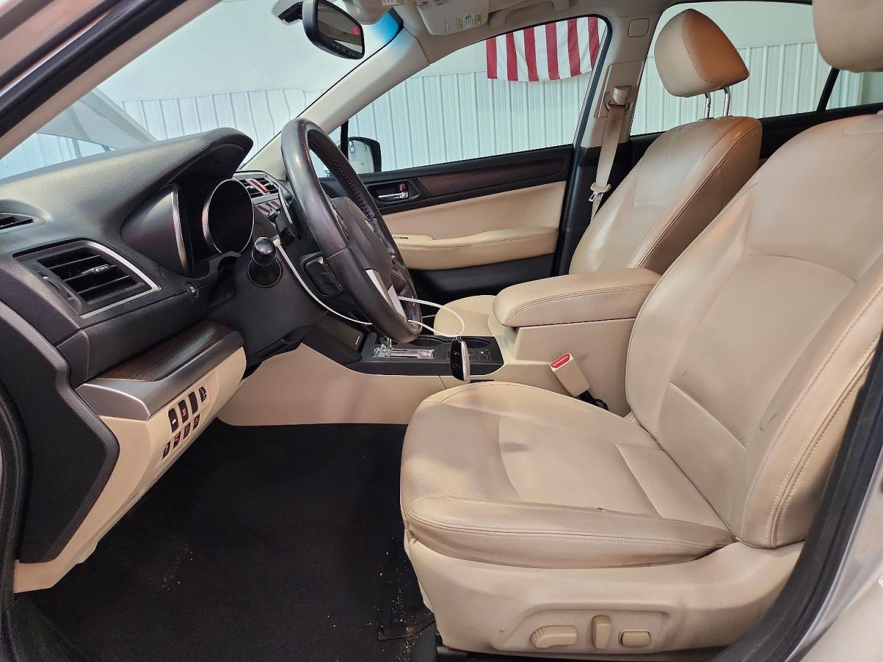 2015 Subaru Legacy 2.5i Limited Beige vin: 4S3BNAN64F3048833