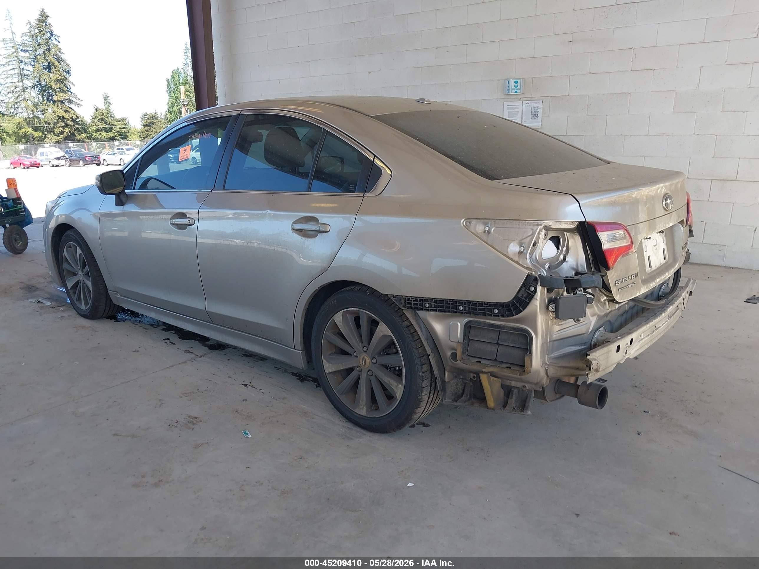 2015 Subaru Legacy 2.5i Limited Silver vin: 4S3BNAN64F3071447