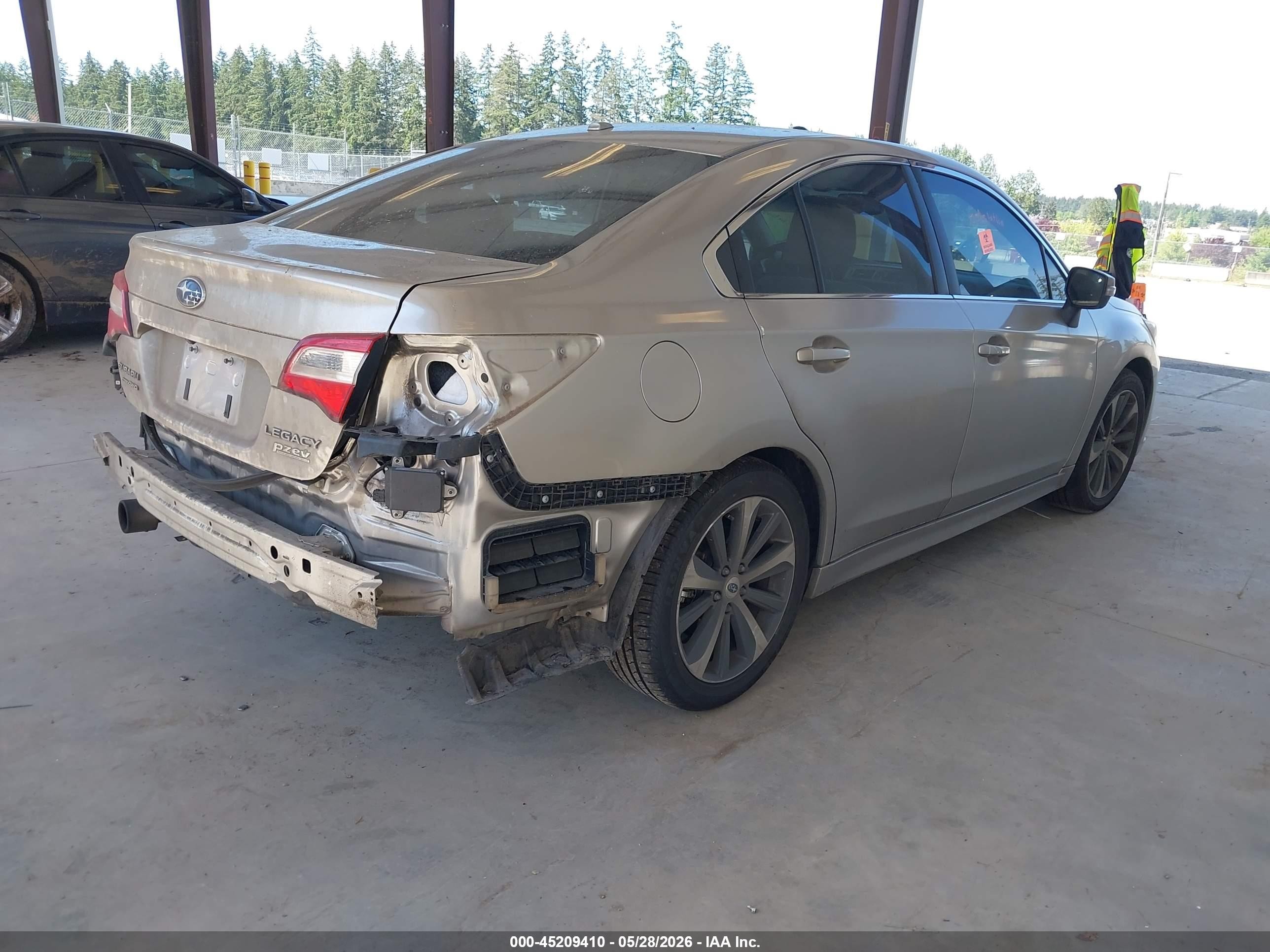 2015 Subaru Legacy 2.5i Limited Silver vin: 4S3BNAN64F3071447