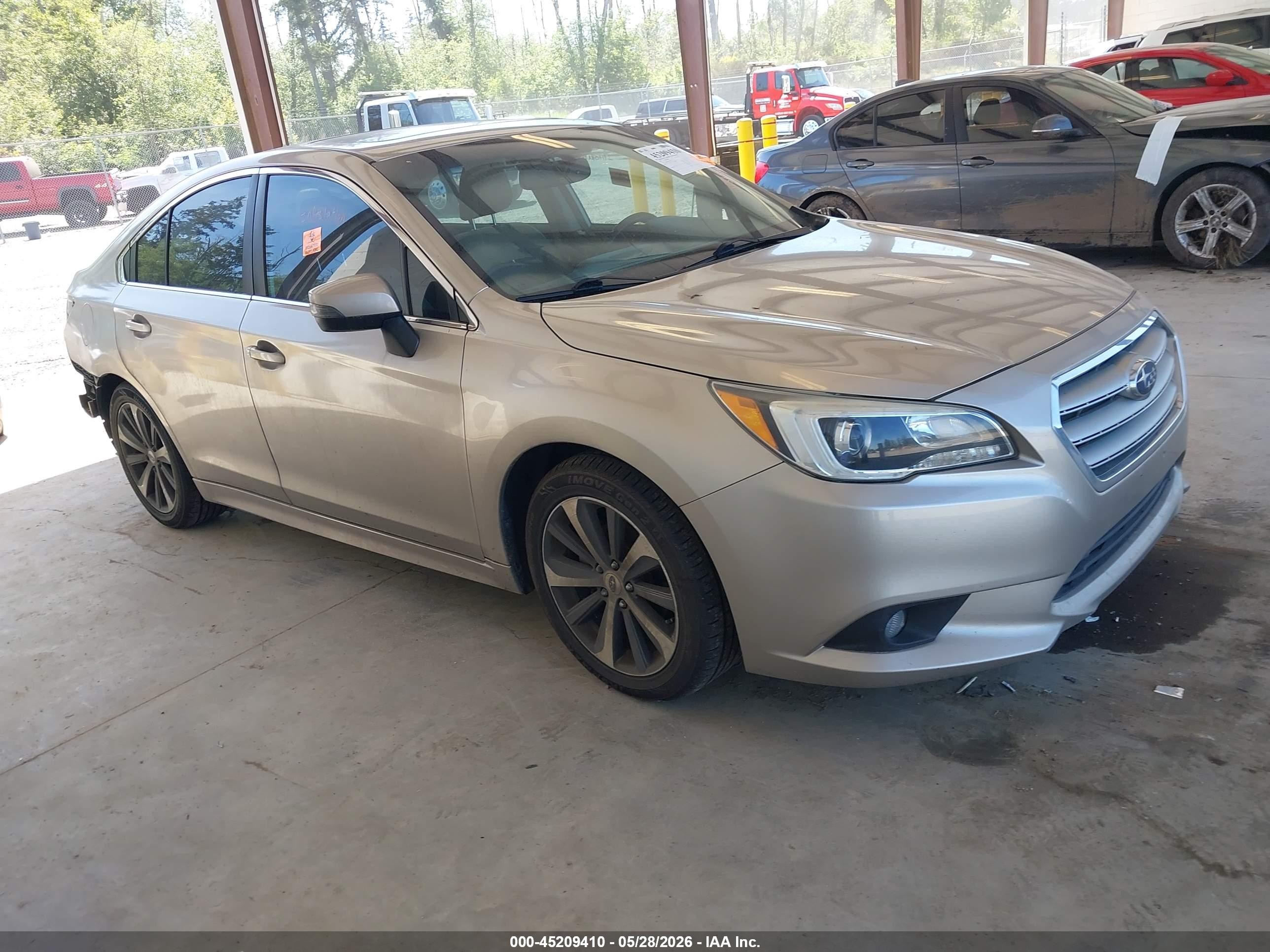 2015 Subaru Legacy 2.5i Limited Silver vin: 4S3BNAN64F3071447