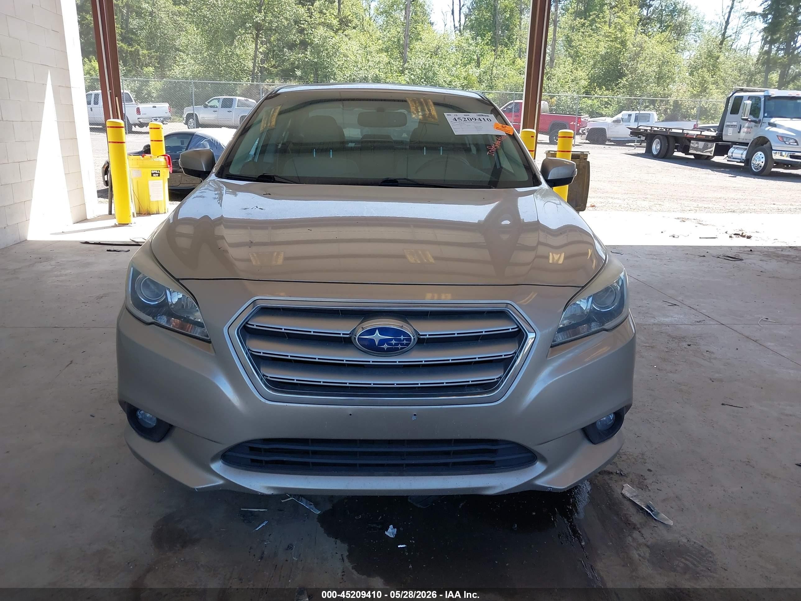 2015 Subaru Legacy 2.5i Limited Silver vin: 4S3BNAN64F3071447