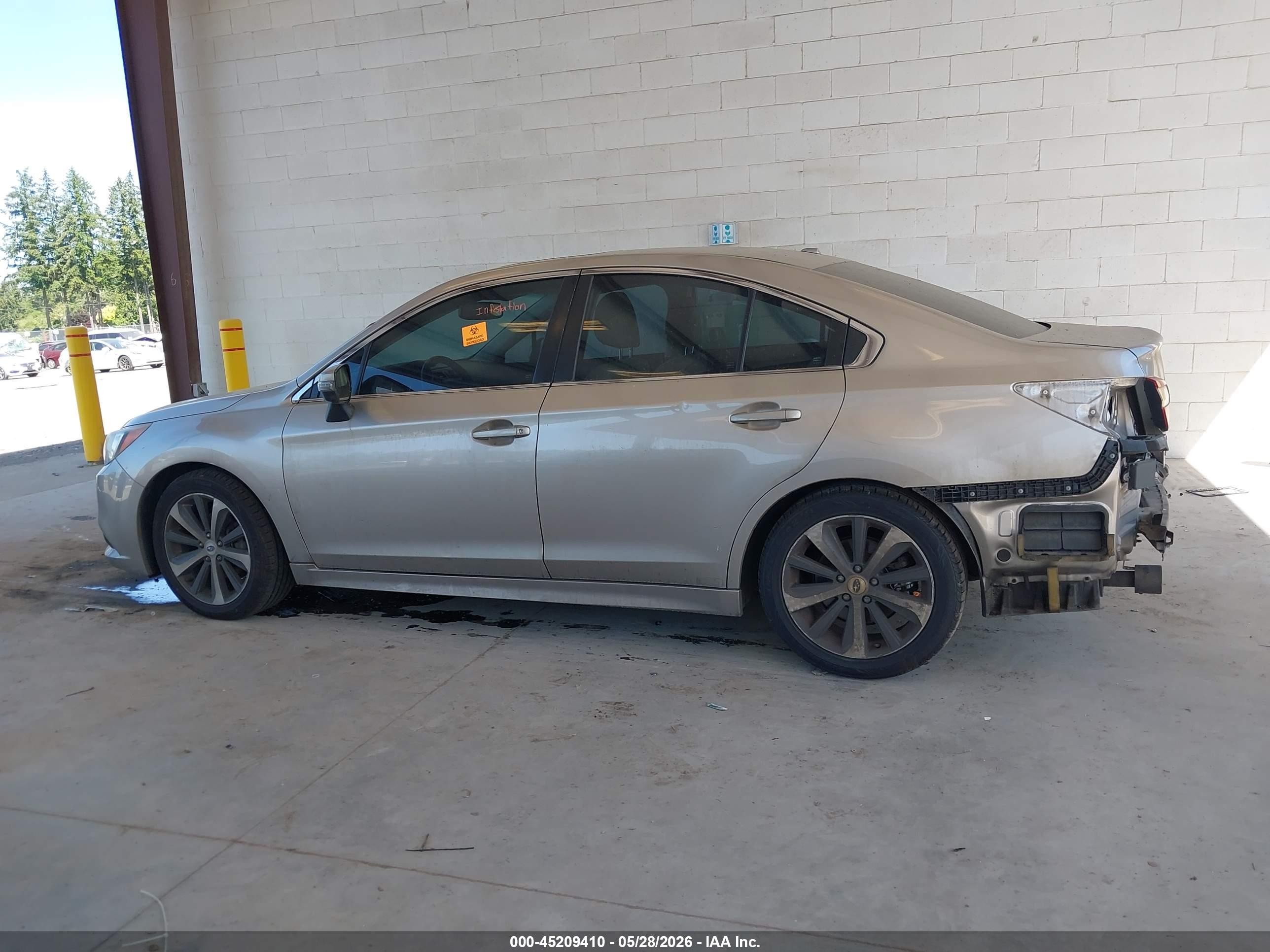 2015 Subaru Legacy 2.5i Limited Silver vin: 4S3BNAN64F3071447