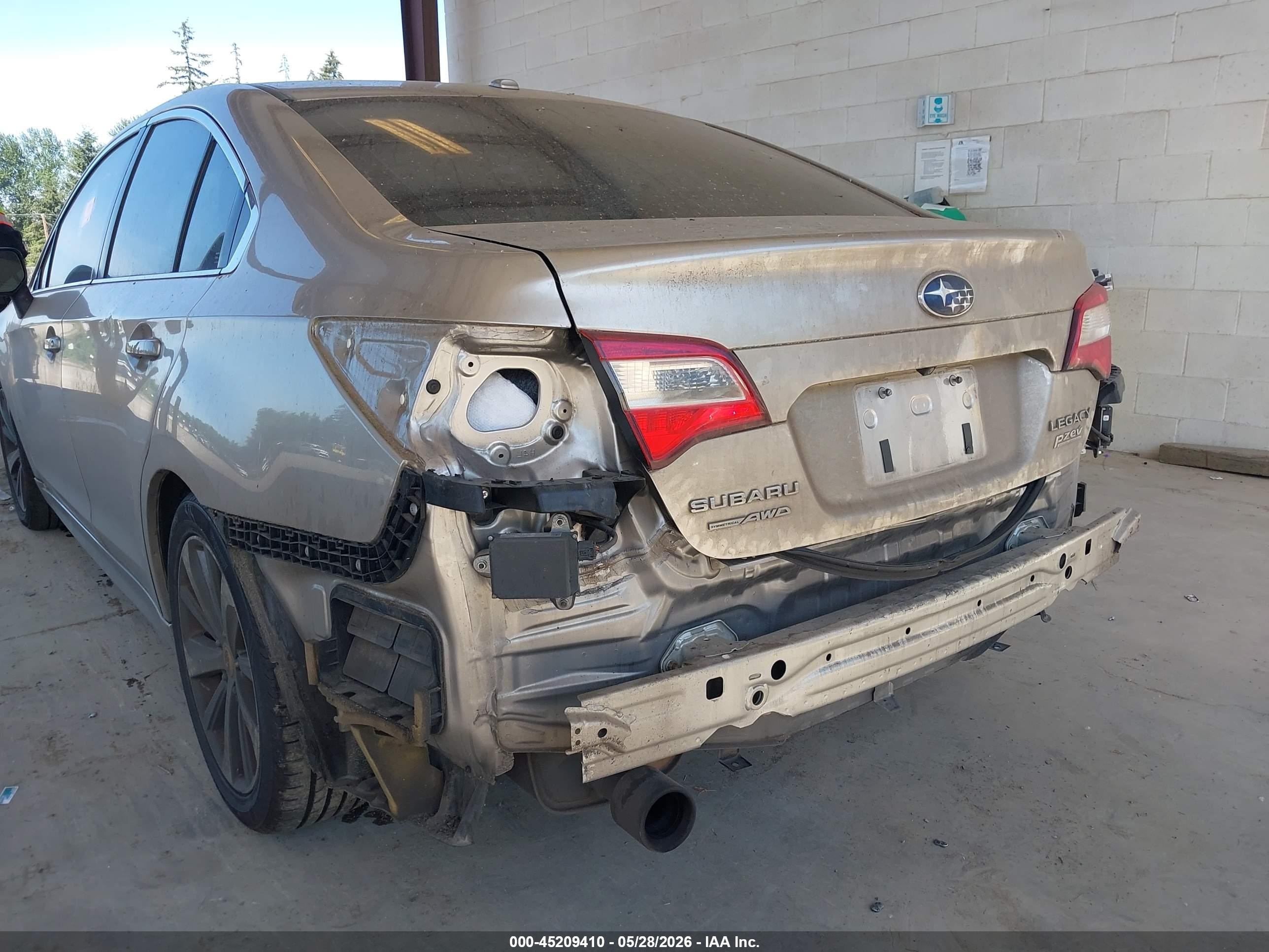 2015 Subaru Legacy 2.5i Limited Silver vin: 4S3BNAN64F3071447