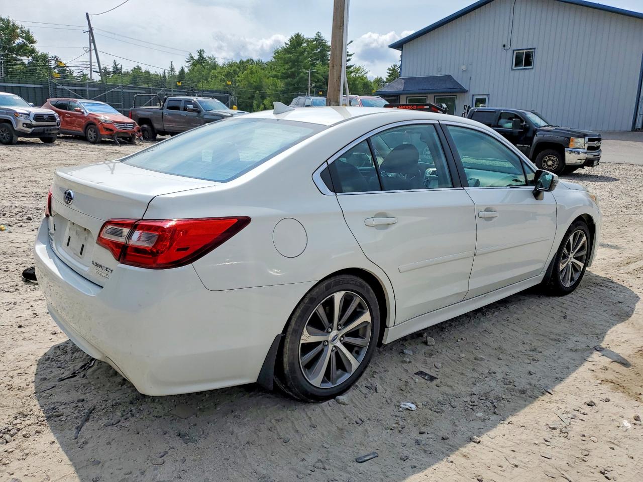 2016 Subaru Legacy 2.5i Limited White vin: 4S3BNAN65G3044274