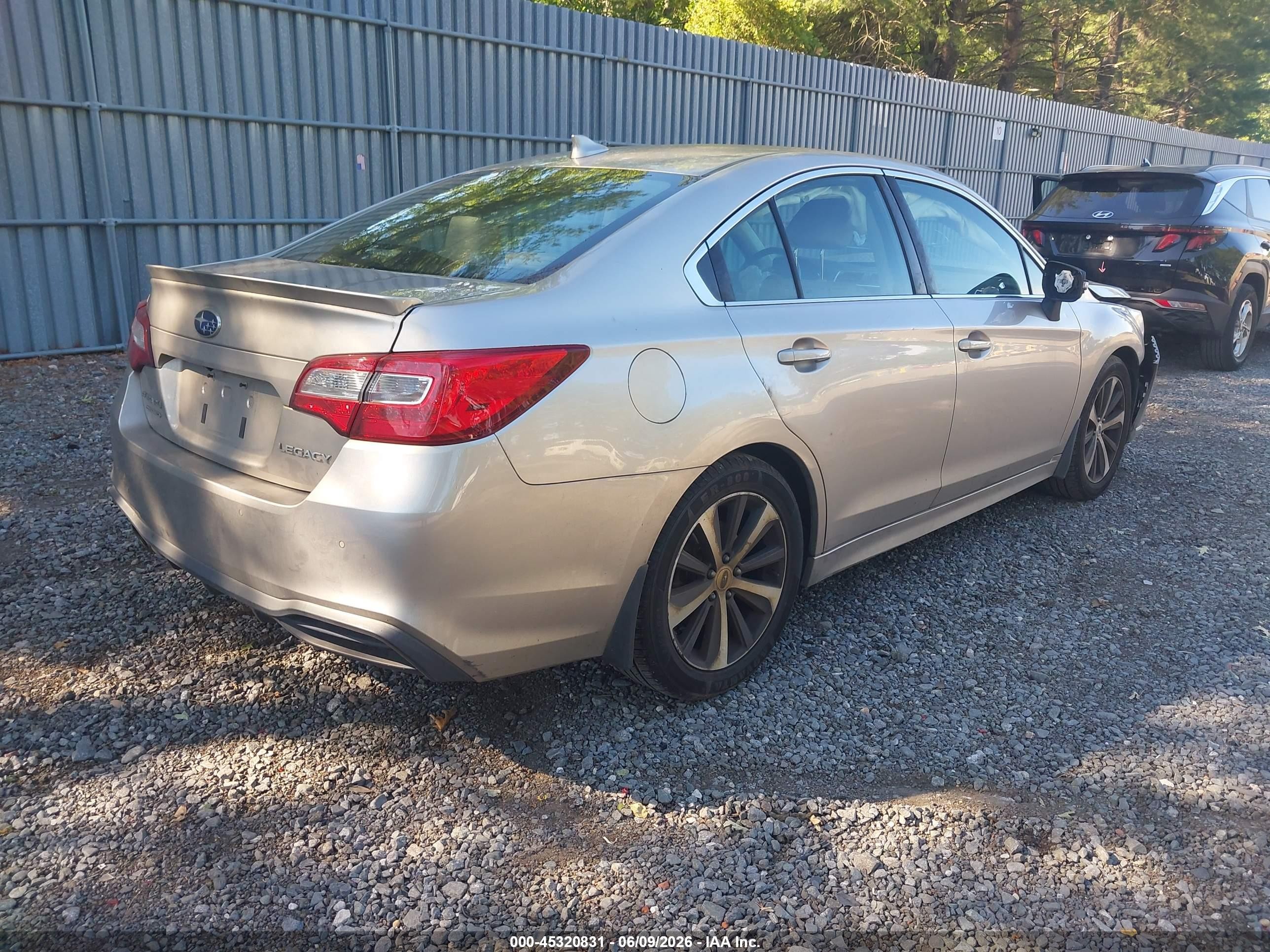 2018 Subaru Legacy 2.5i Limited Silver vin: 4S3BNAN65J3031371
