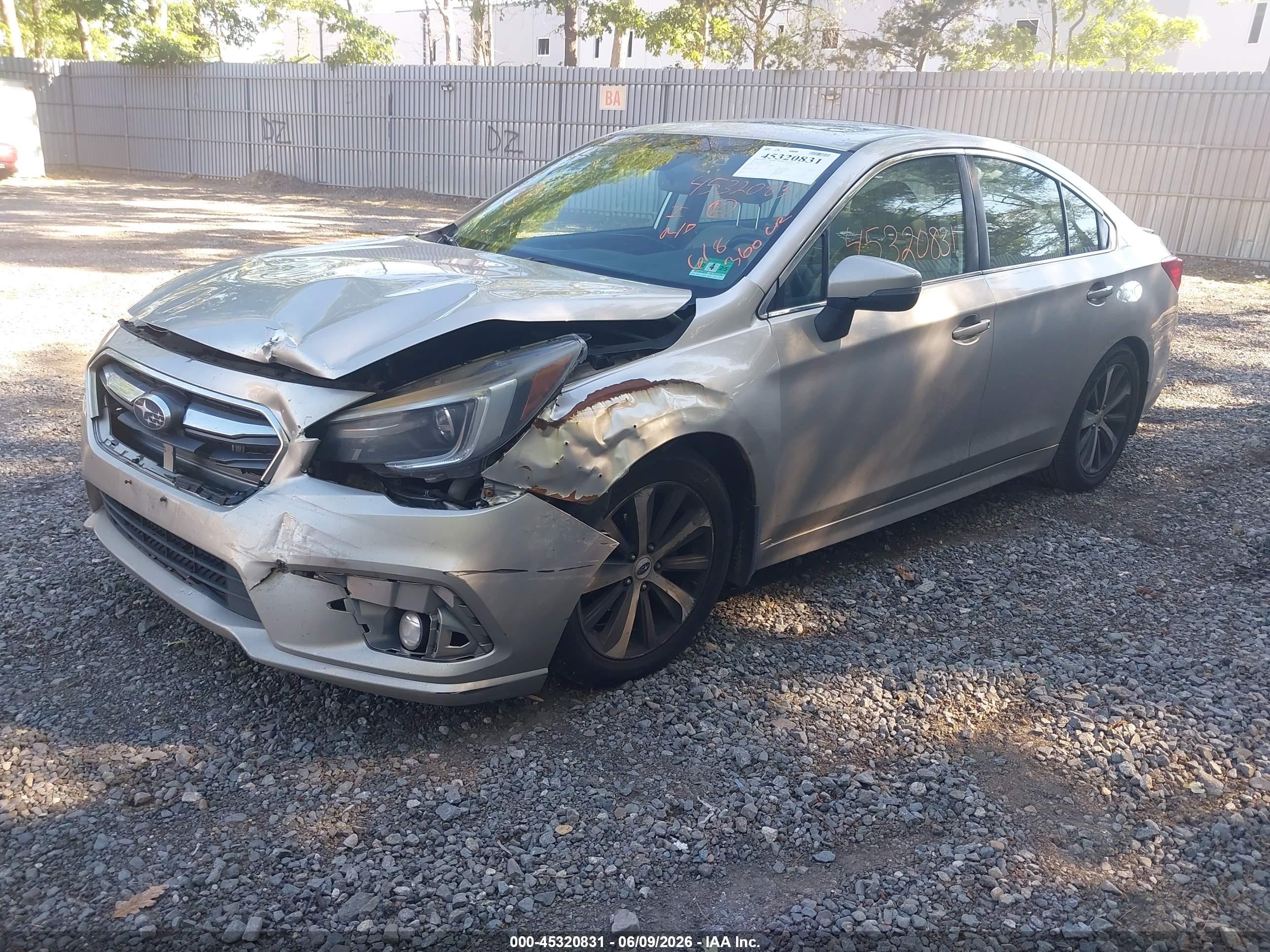 2018 Subaru Legacy 2.5i Limited Silver vin: 4S3BNAN65J3031371