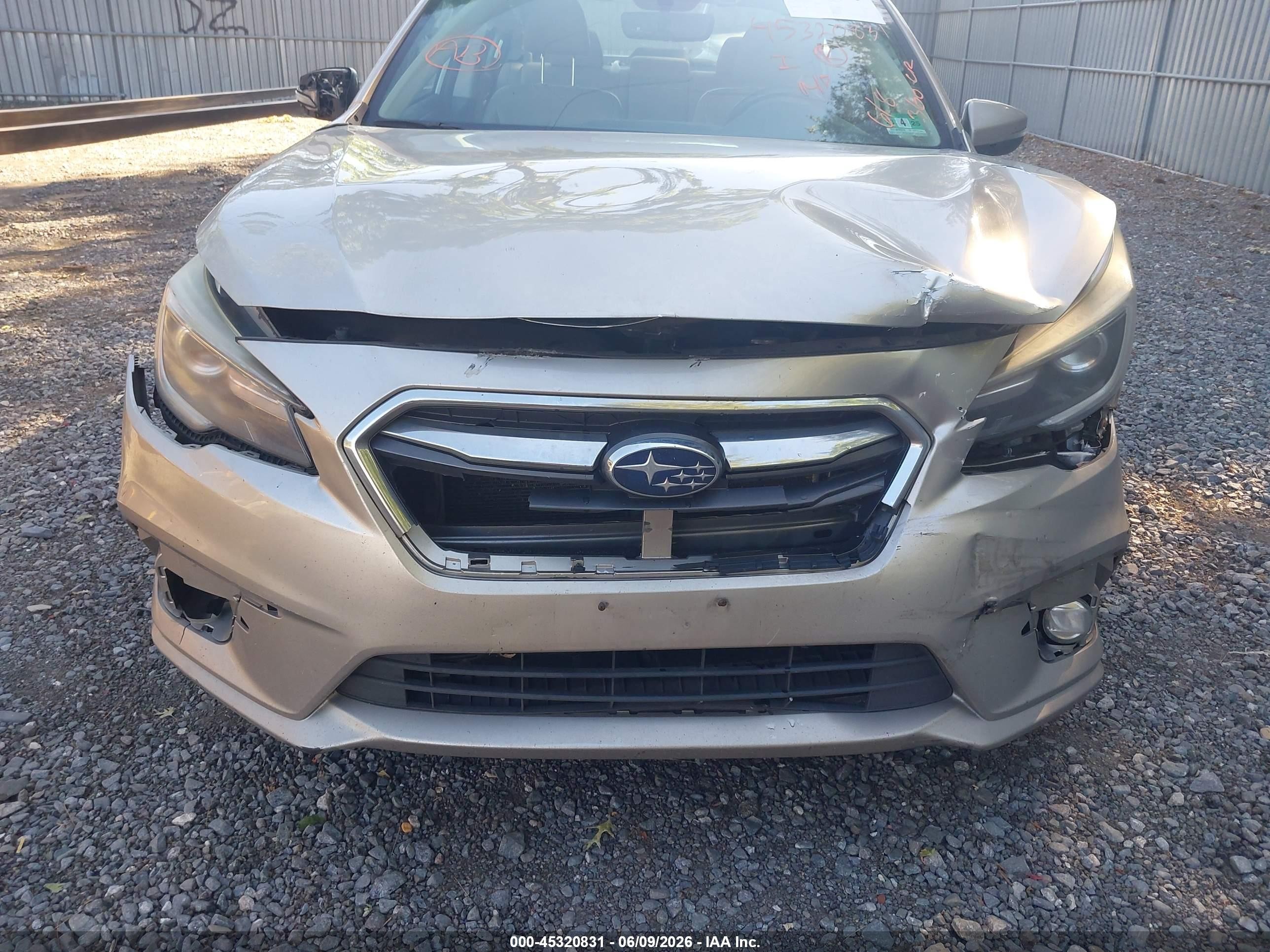 2018 Subaru Legacy 2.5i Limited Silver vin: 4S3BNAN65J3031371