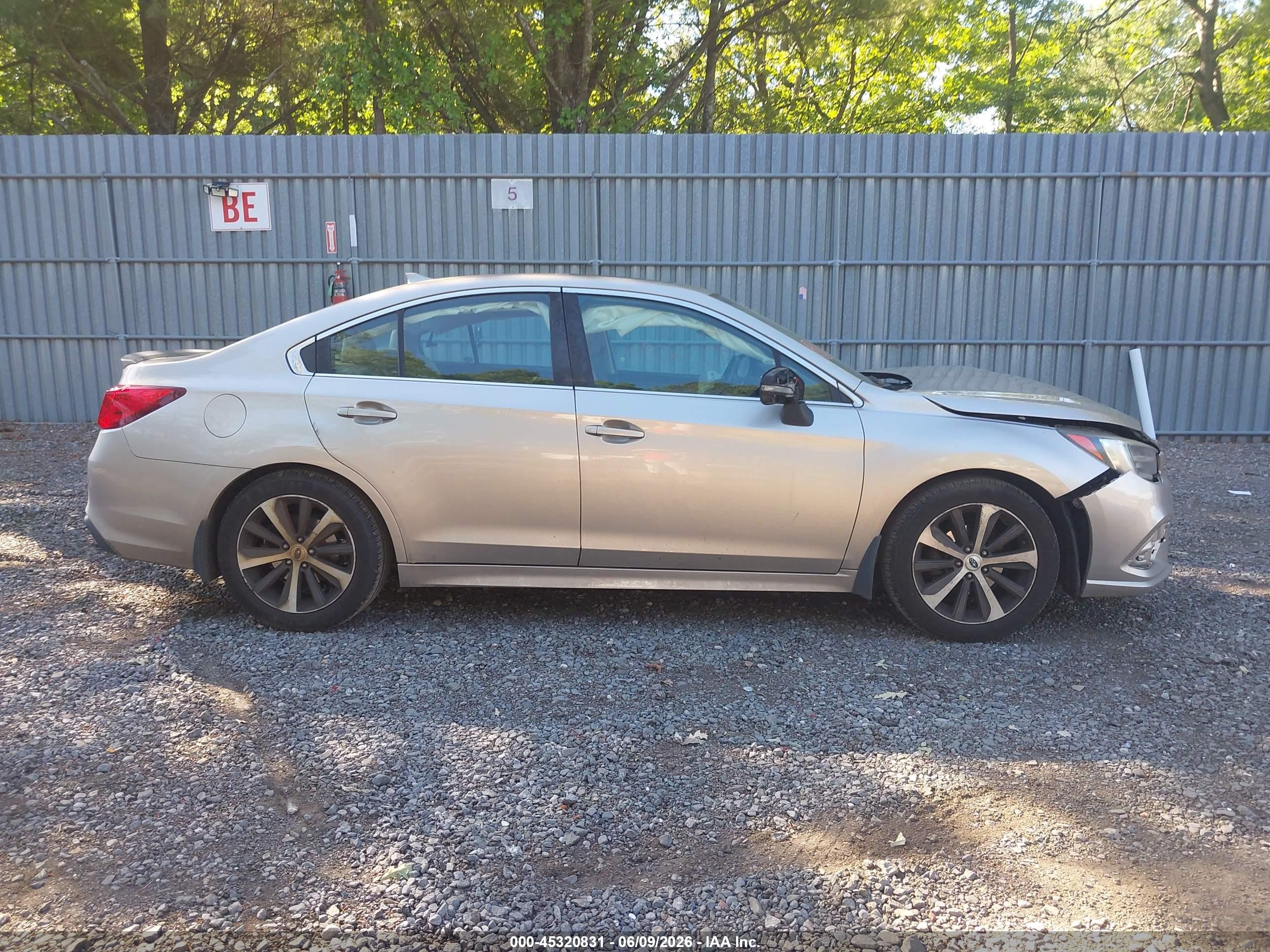 2018 Subaru Legacy 2.5i Limited Silver vin: 4S3BNAN65J3031371