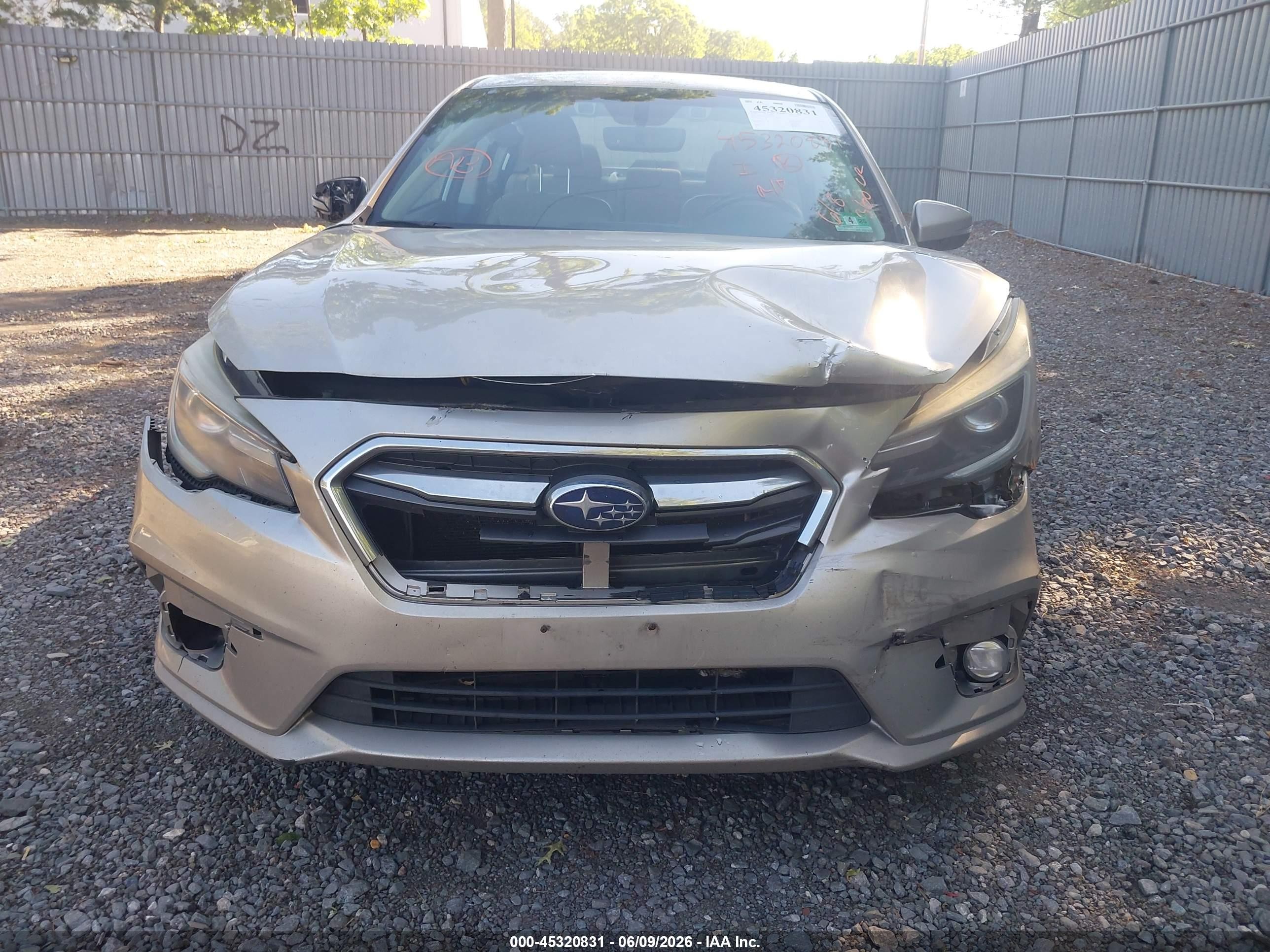 2018 Subaru Legacy 2.5i Limited Silver vin: 4S3BNAN65J3031371