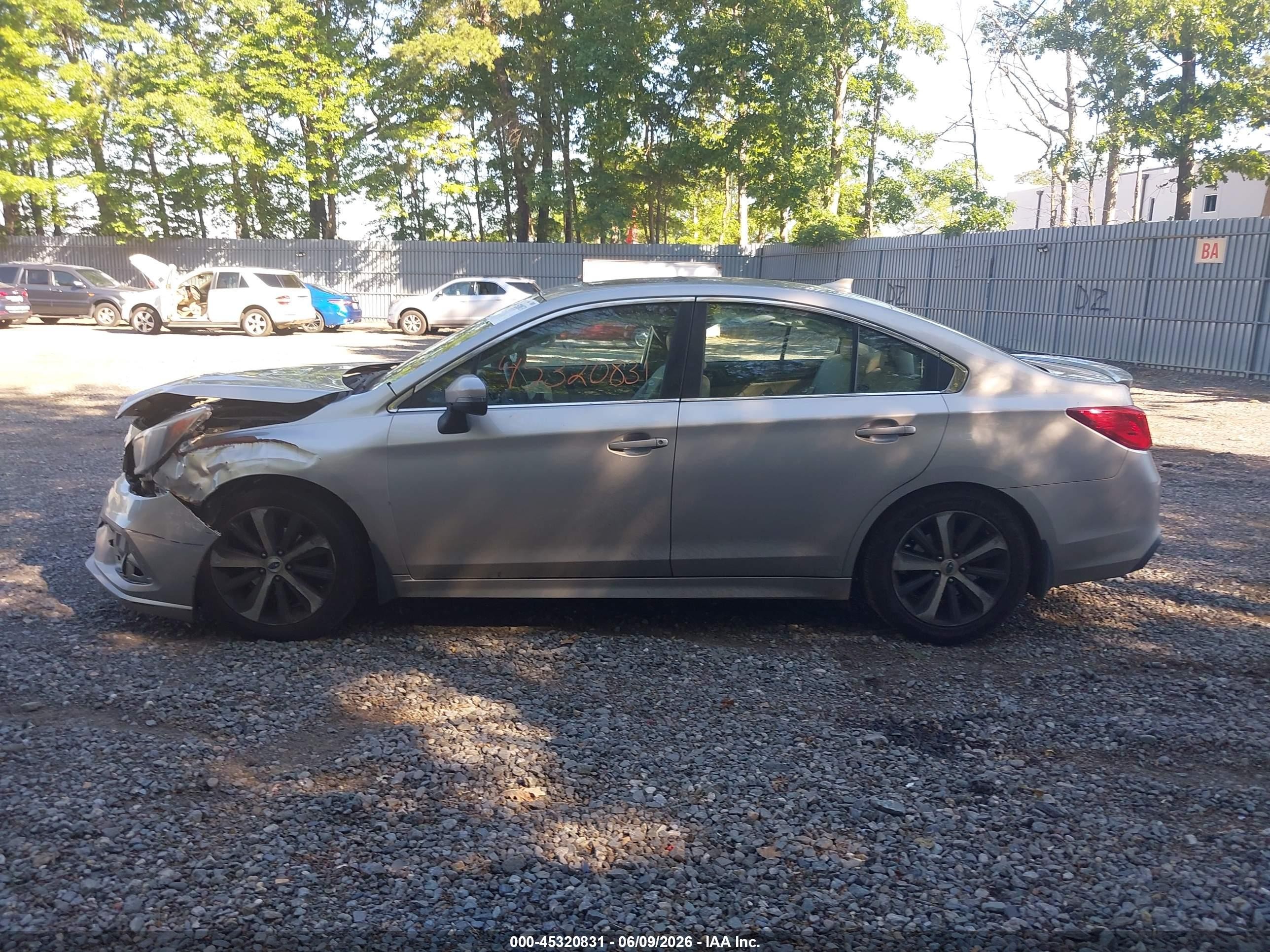 2018 Subaru Legacy 2.5i Limited Silver vin: 4S3BNAN65J3031371