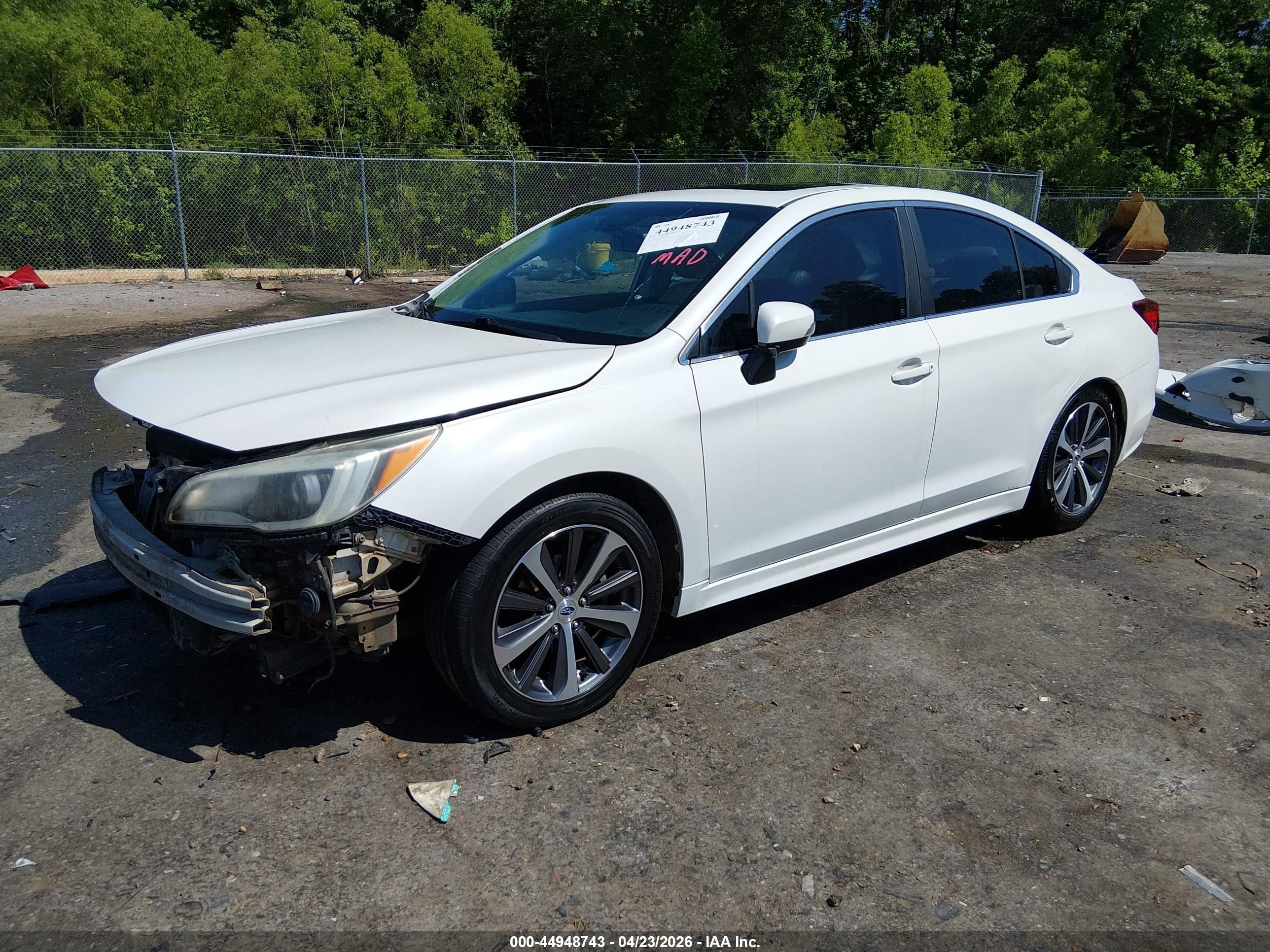 2015 Subaru Legacy 2.5i Limited White vin: 4S3BNAN66F3027224