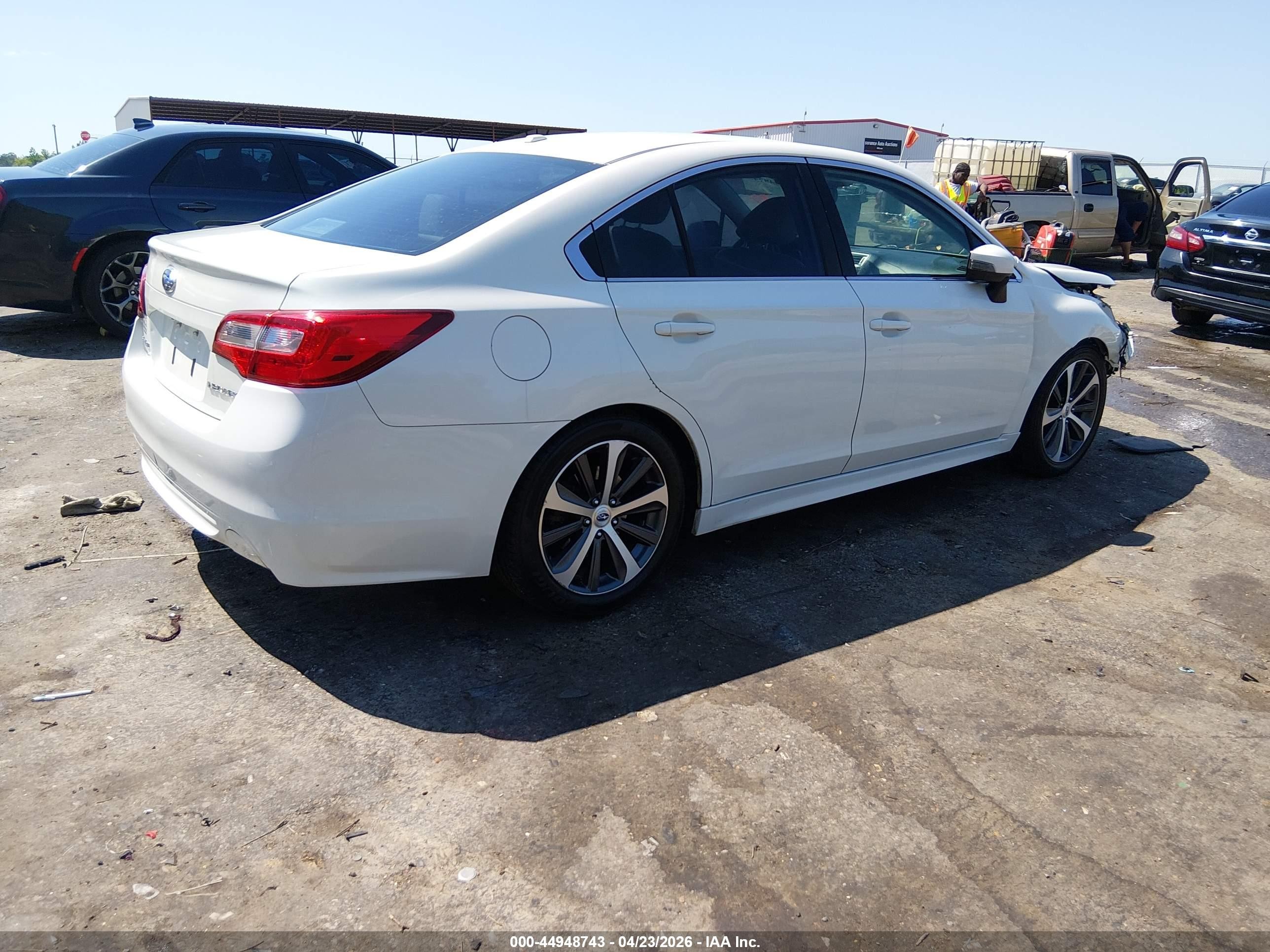 2015 Subaru Legacy 2.5i Limited White vin: 4S3BNAN66F3027224