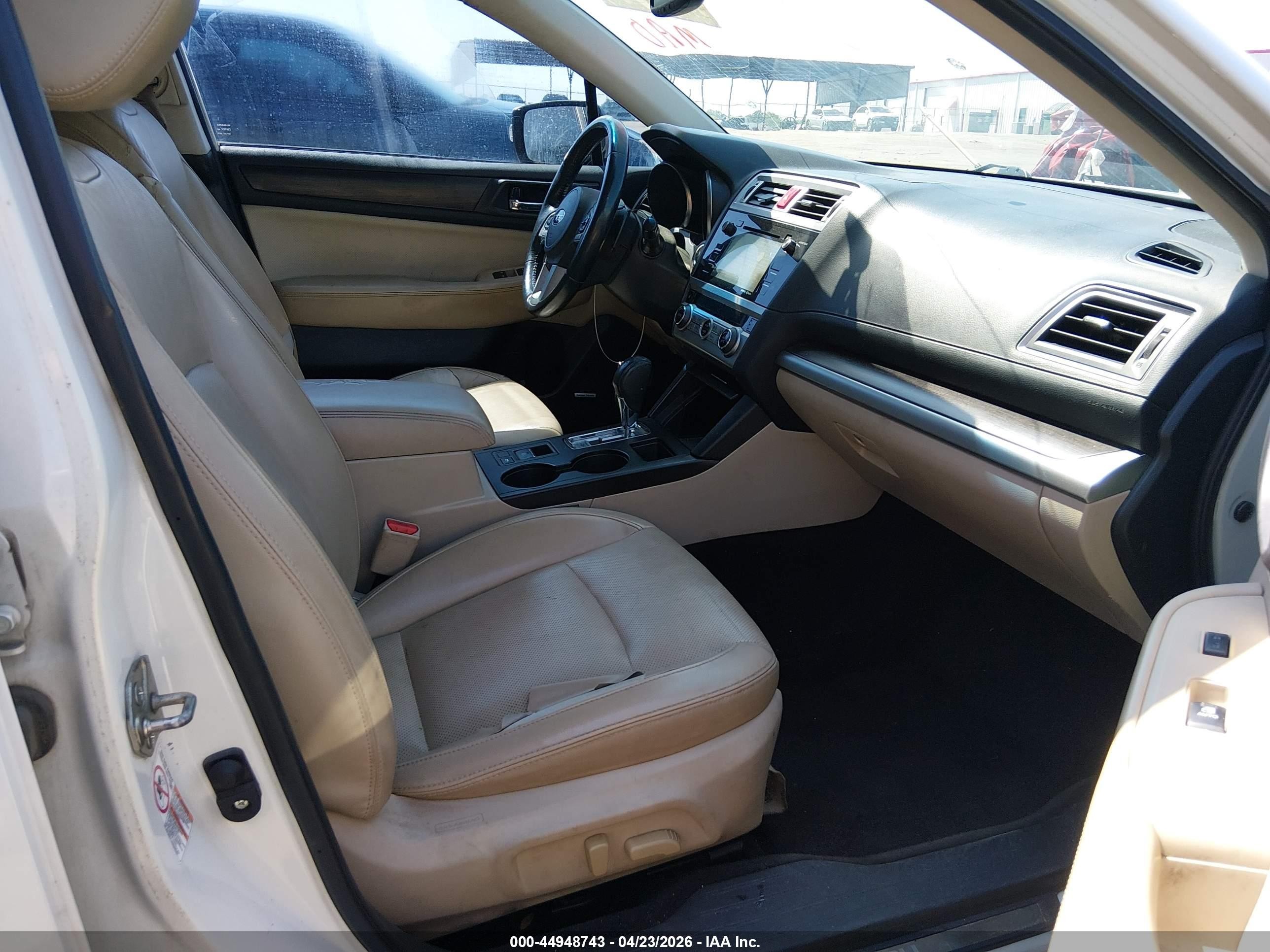 2015 Subaru Legacy 2.5i Limited White vin: 4S3BNAN66F3027224