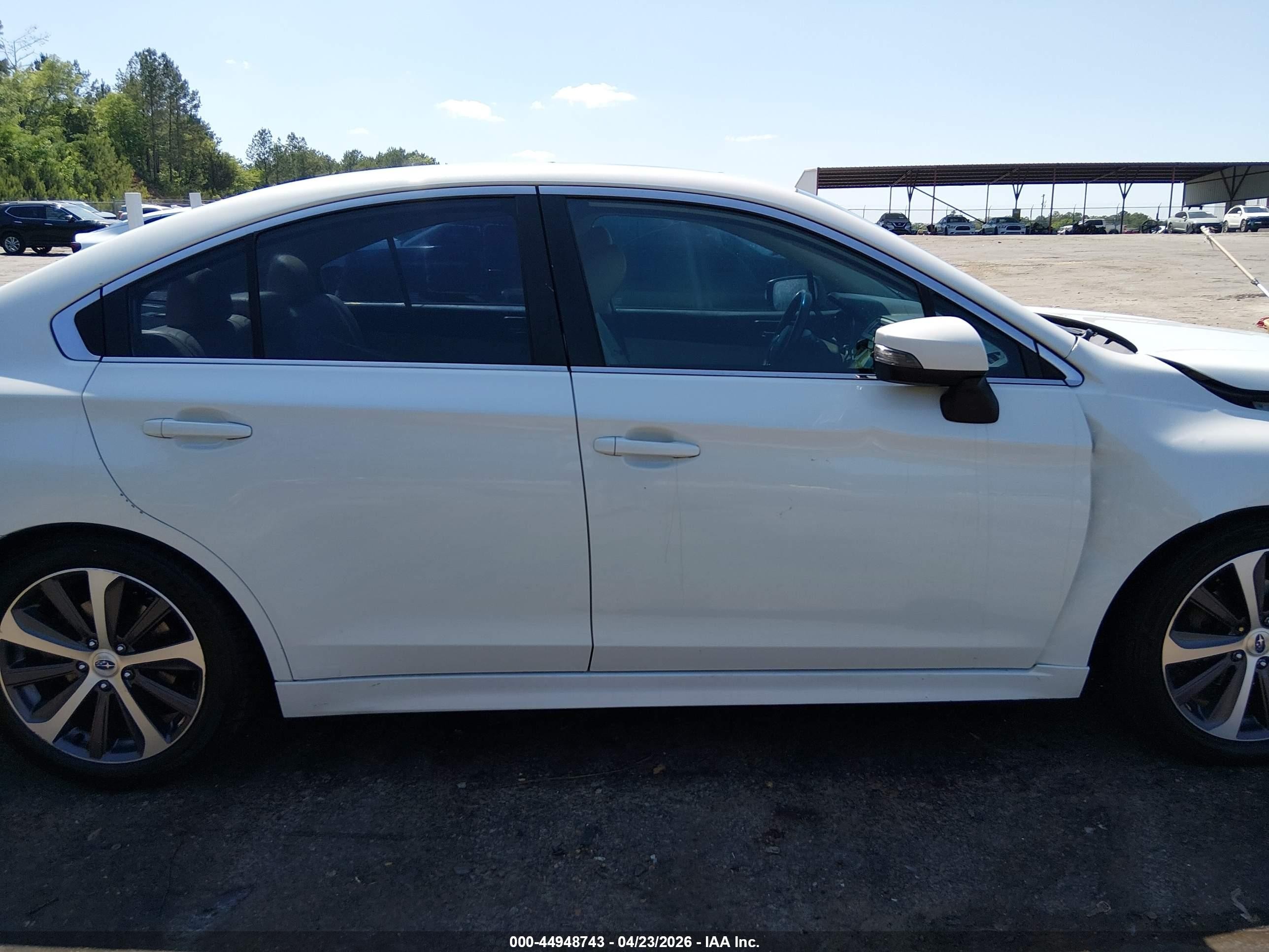 2015 Subaru Legacy 2.5i Limited White vin: 4S3BNAN66F3027224