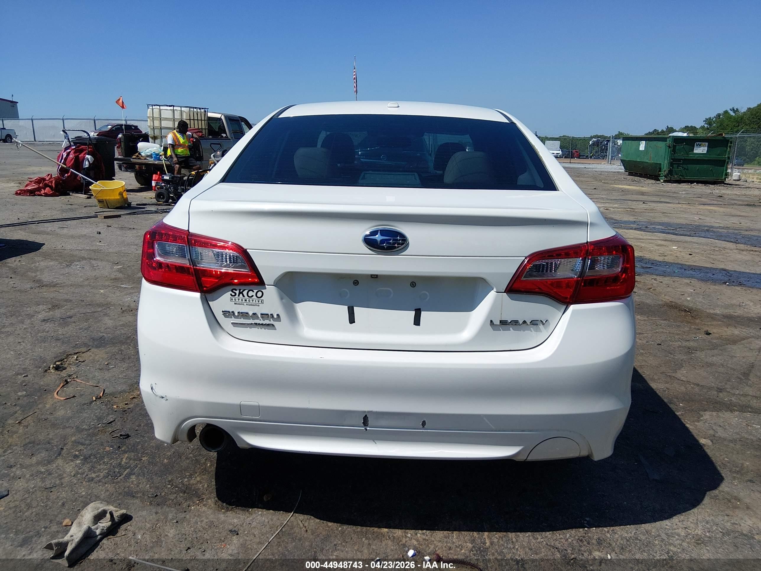 2015 Subaru Legacy 2.5i Limited White vin: 4S3BNAN66F3027224