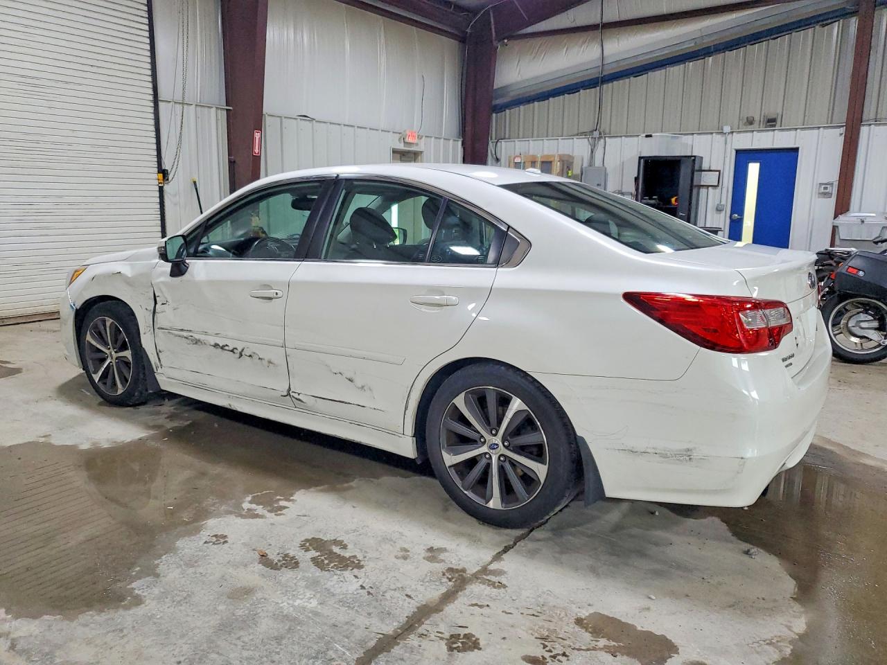 2015 Subaru Legacy 2.5i Limited Белый vin: 4S3BNAN66F3033377