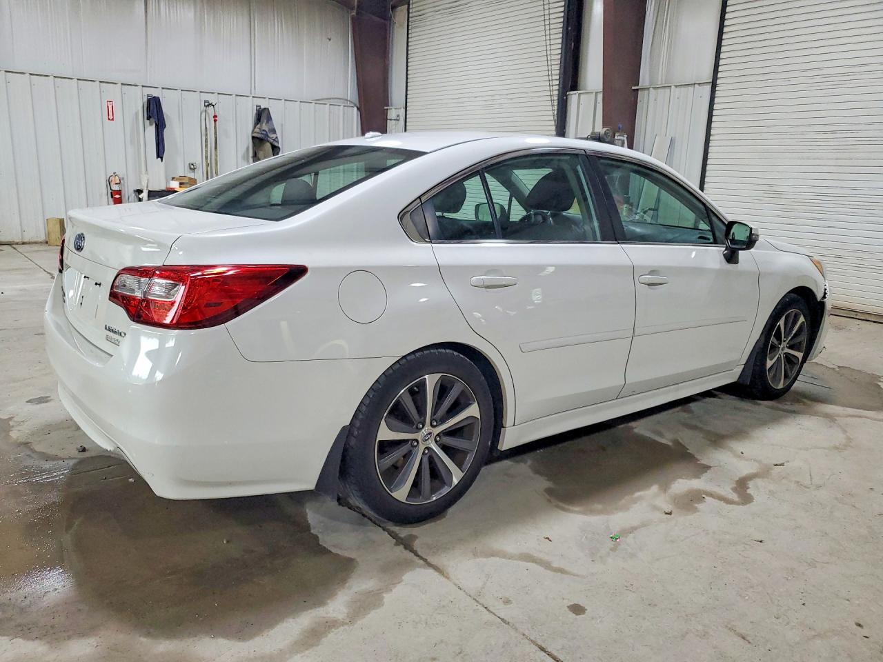 2015 Subaru Legacy 2.5i Limited Белый vin: 4S3BNAN66F3033377