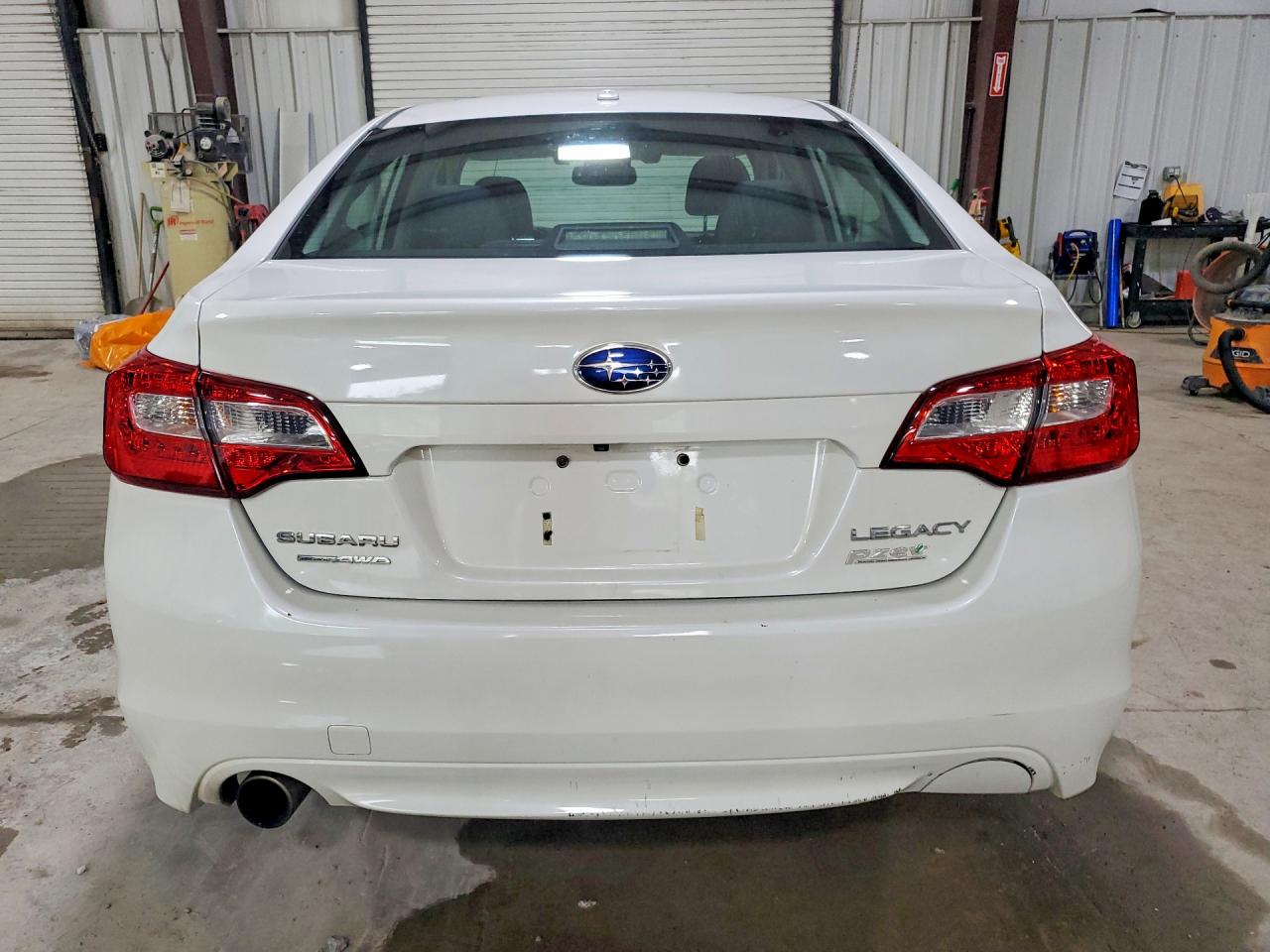 2015 Subaru Legacy 2.5i Limited Белый vin: 4S3BNAN66F3033377