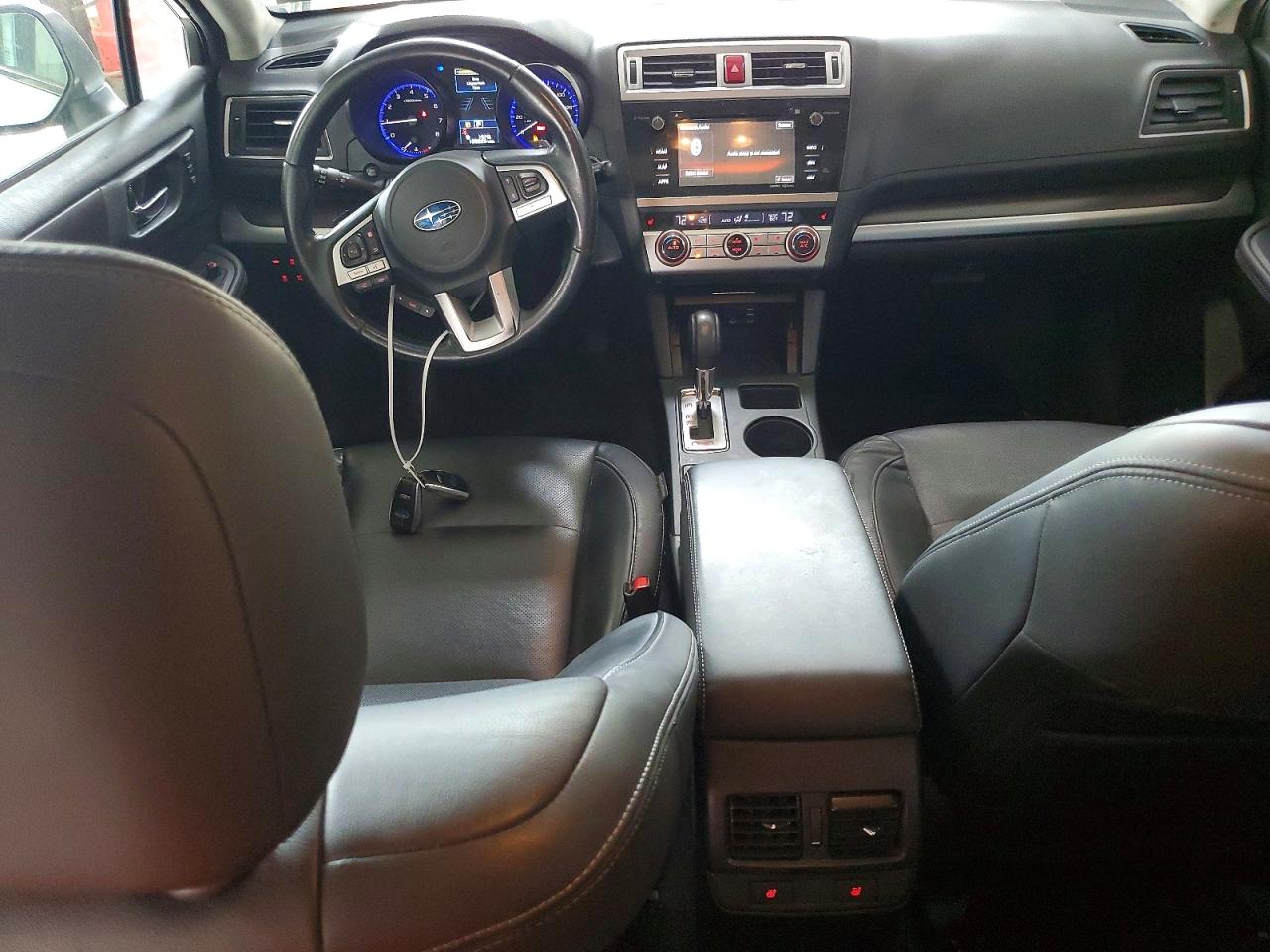 2015 Subaru Legacy 2.5i Limited Белый vin: 4S3BNAN66F3033377