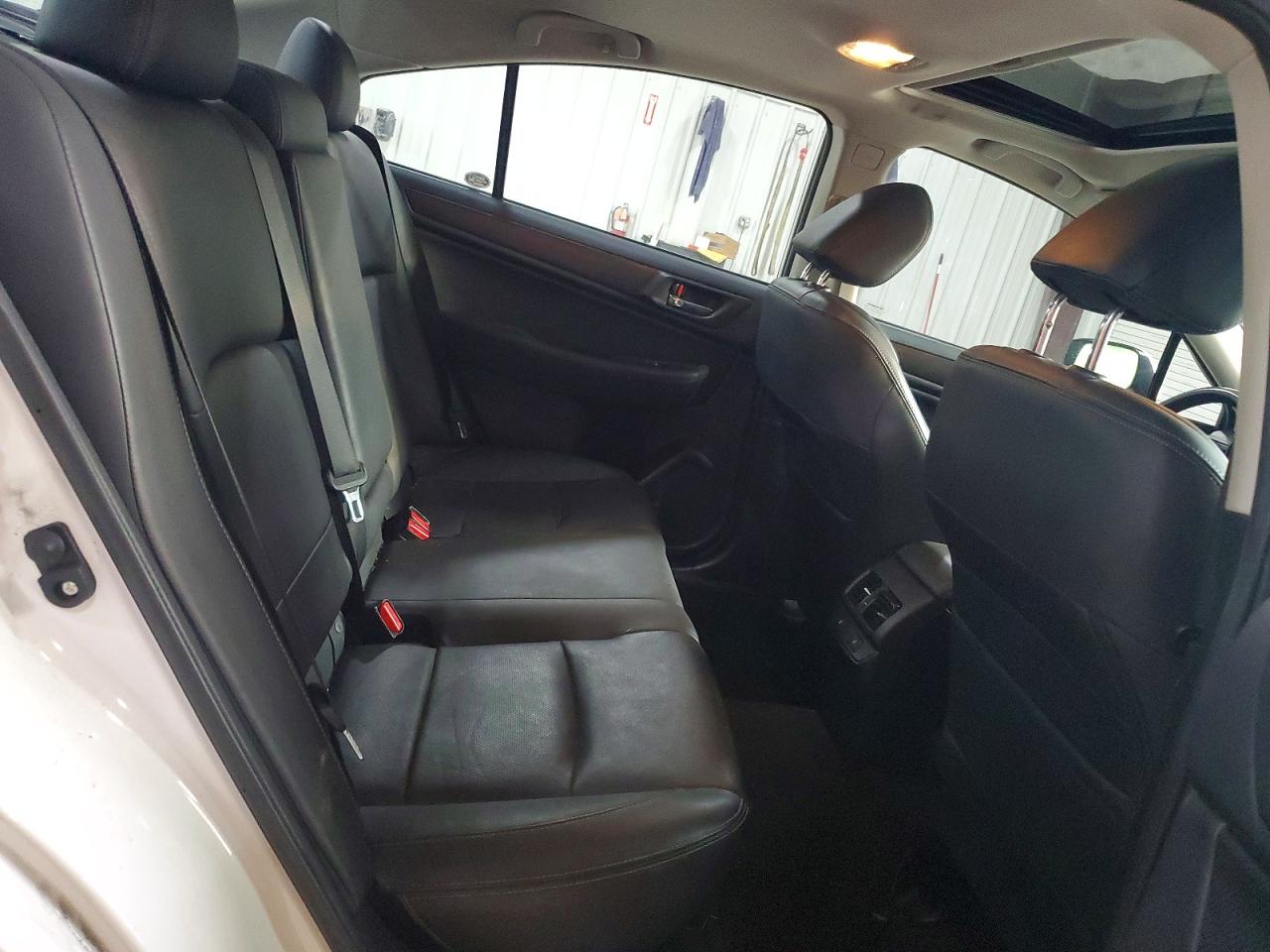 2015 Subaru Legacy 2.5i Limited Белый vin: 4S3BNAN66F3033377