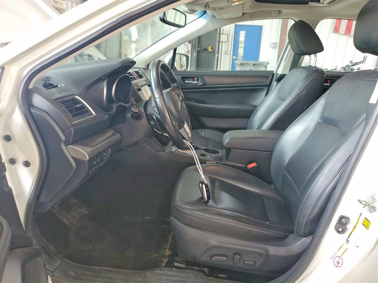 2015 Subaru Legacy 2.5i Limited Белый vin: 4S3BNAN66F3033377
