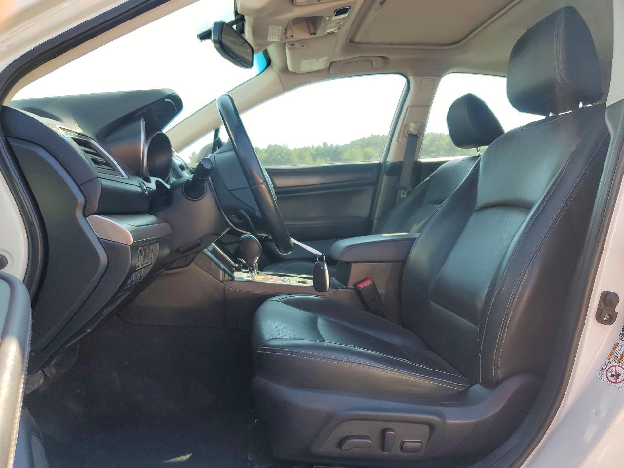2015 Subaru Legacy 2.5i Limited White vin: 4S3BNAN67F3058577