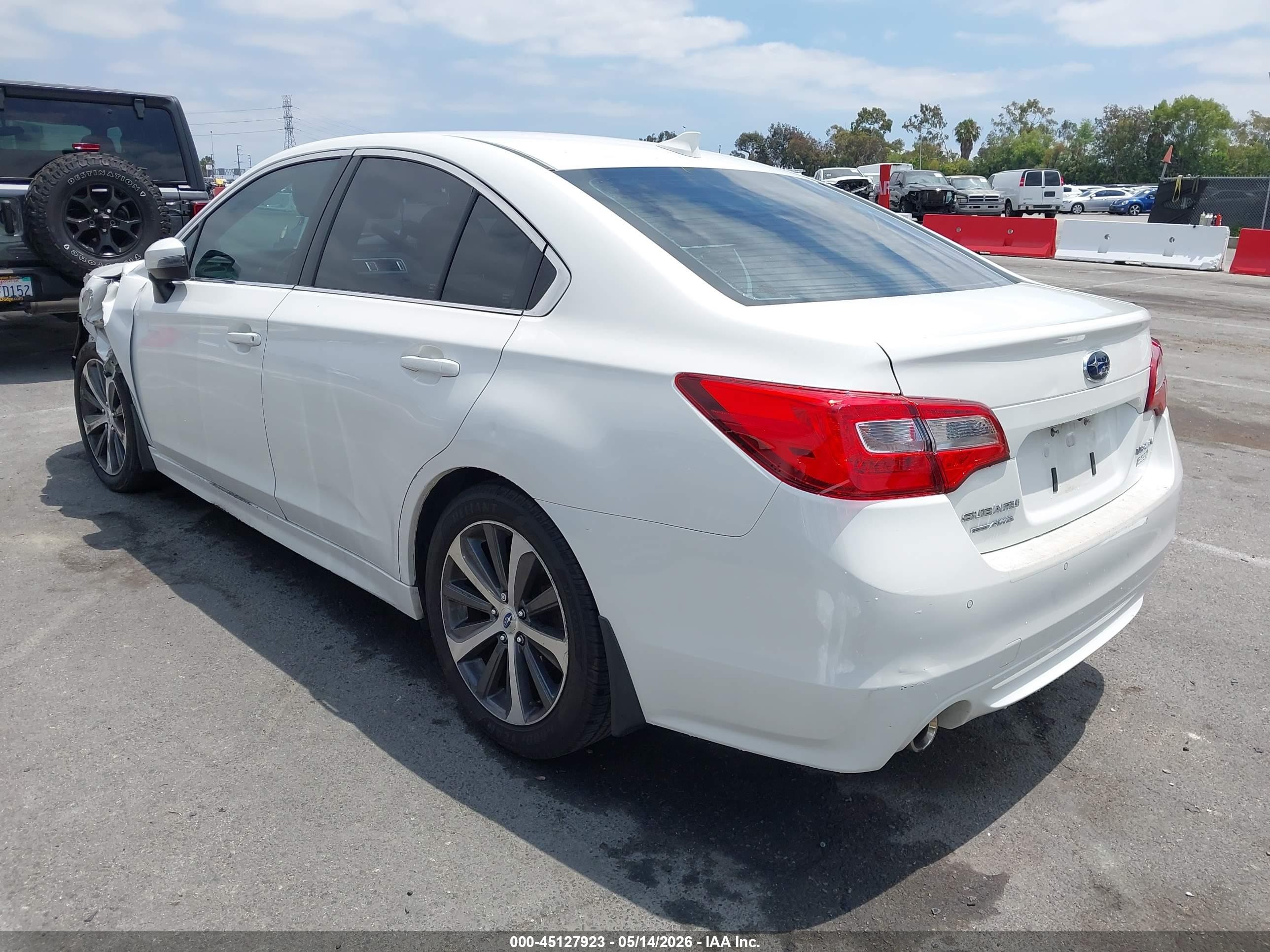 2017 Subaru Legacy 2.5i Limited White vin: 4S3BNAN6XH3018867