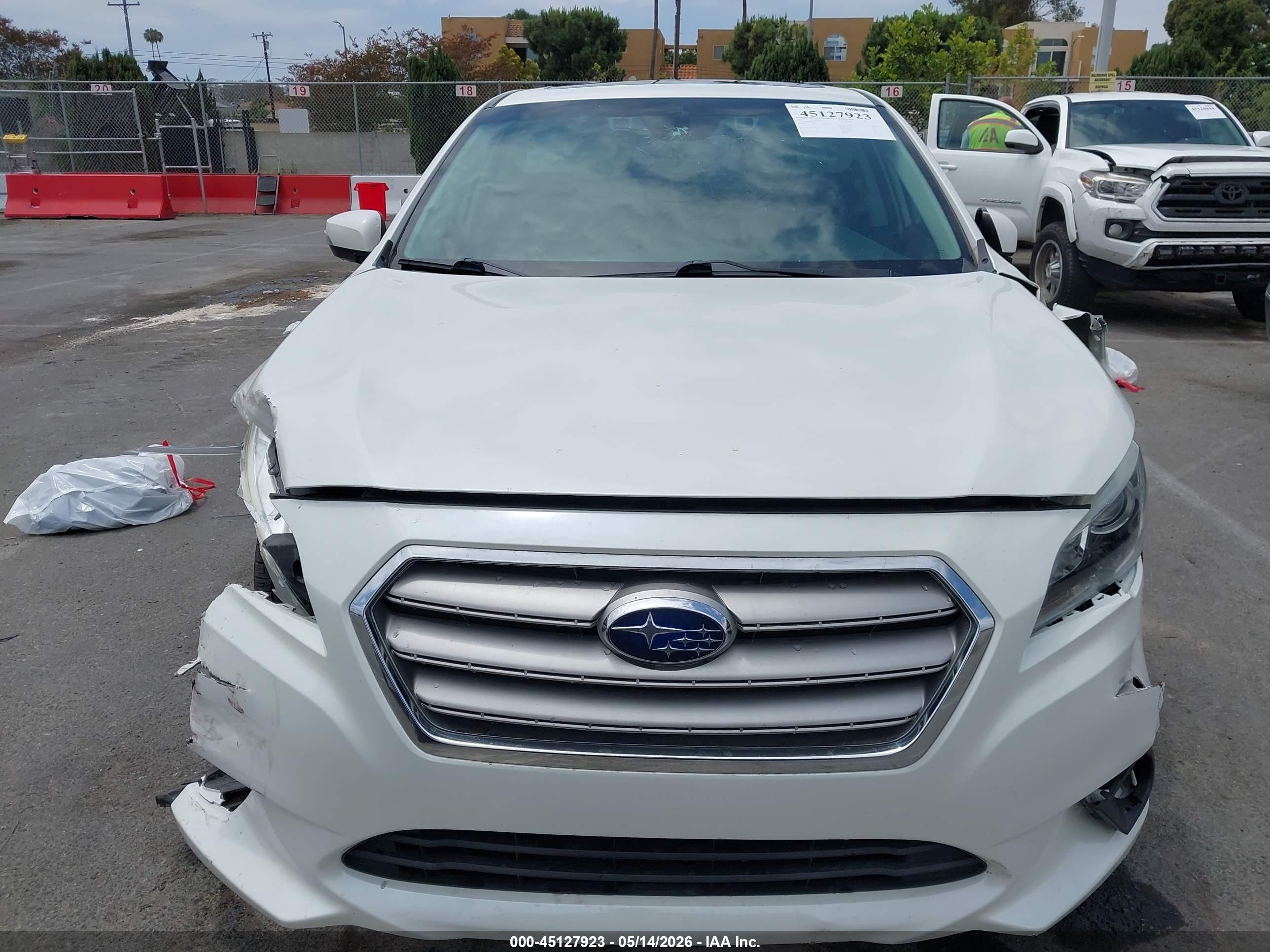 2017 Subaru Legacy 2.5i Limited White vin: 4S3BNAN6XH3018867