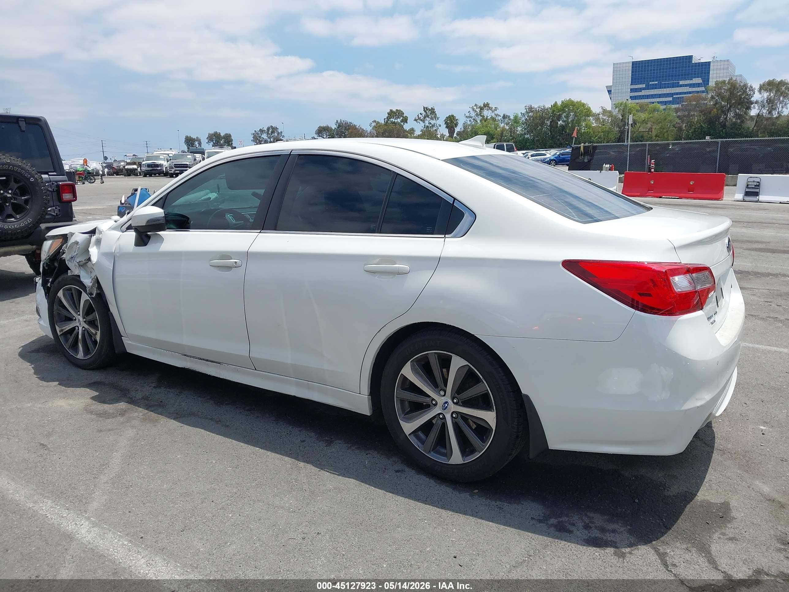 2017 Subaru Legacy 2.5i Limited White vin: 4S3BNAN6XH3018867