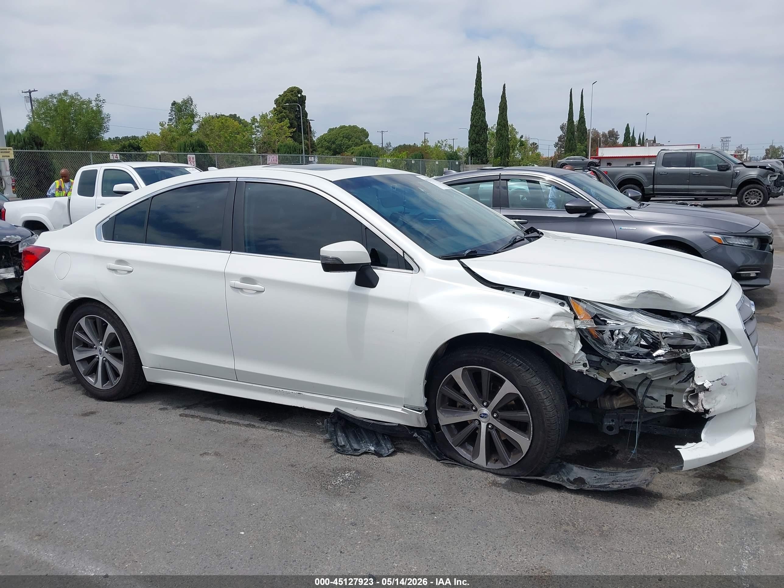 2017 Subaru Legacy 2.5i Limited White vin: 4S3BNAN6XH3018867