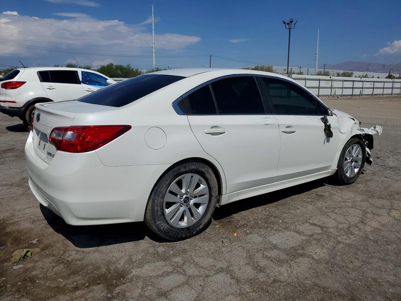 2015 Subaru Legacy 2.5i White vin: 4S3BNBA65F3055835