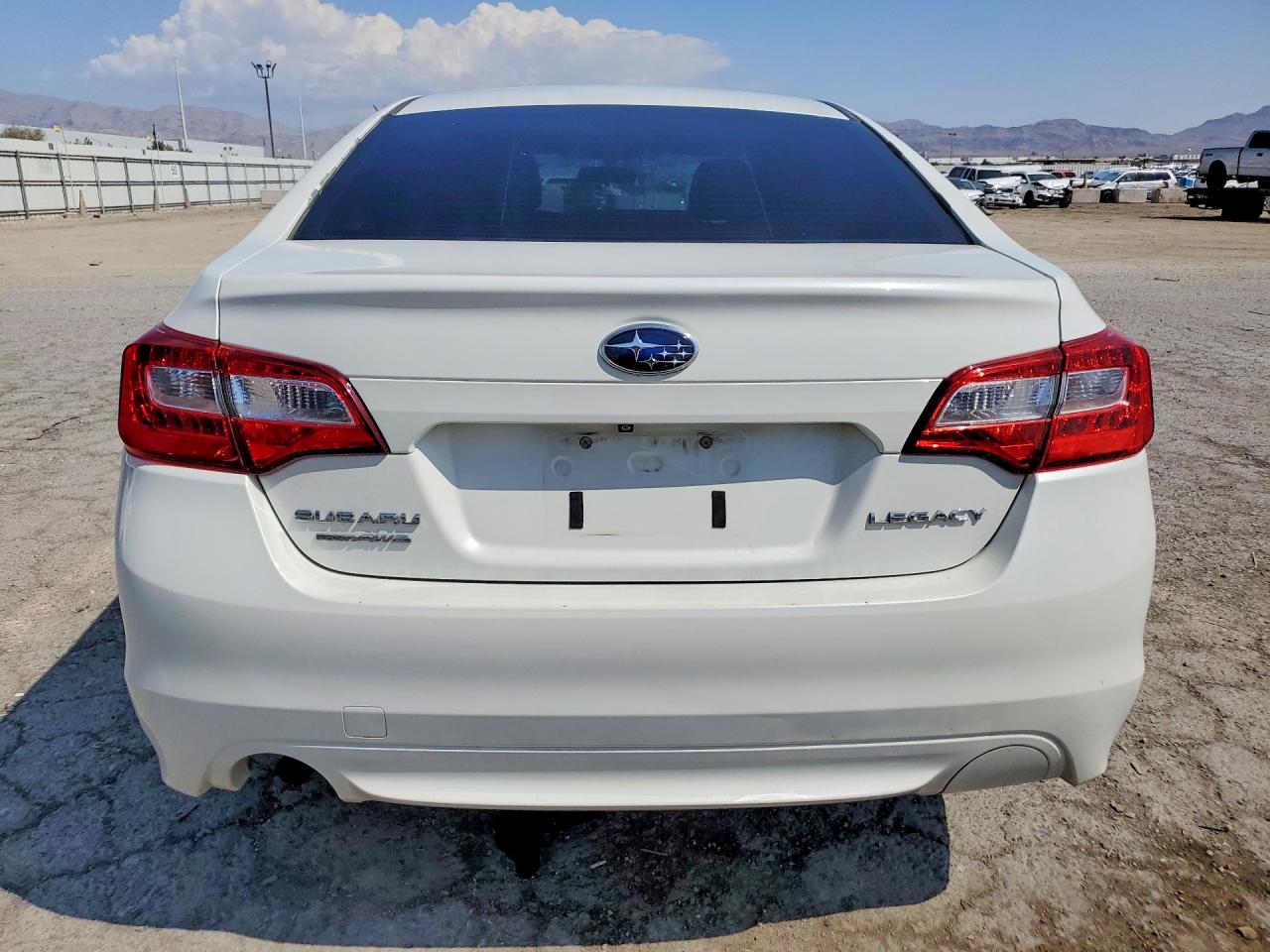 2015 Subaru Legacy 2.5i White vin: 4S3BNBA65F3055835