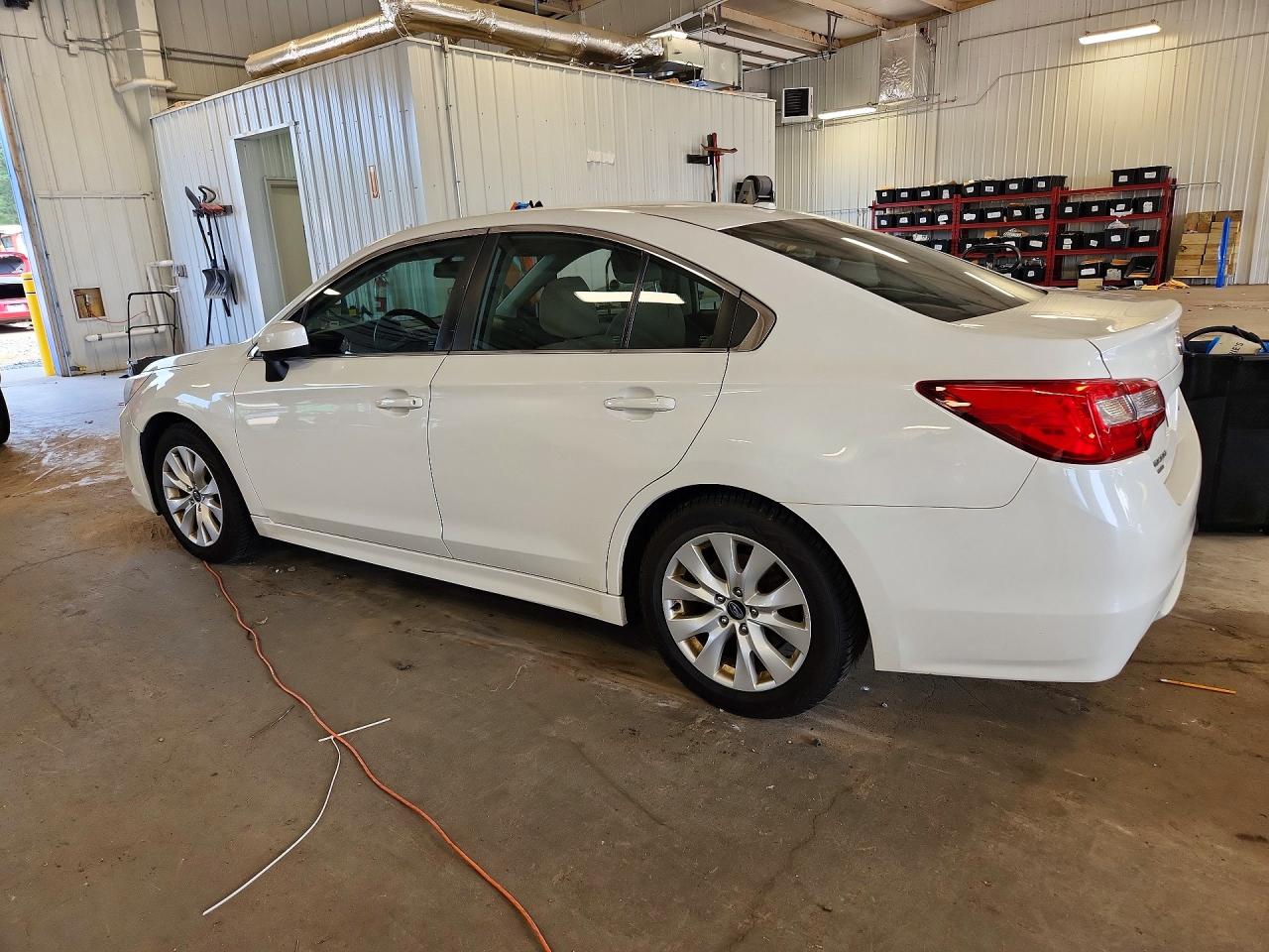 2015 Subaru Legacy 2.5i Premium White vin: 4S3BNBC61F3022215