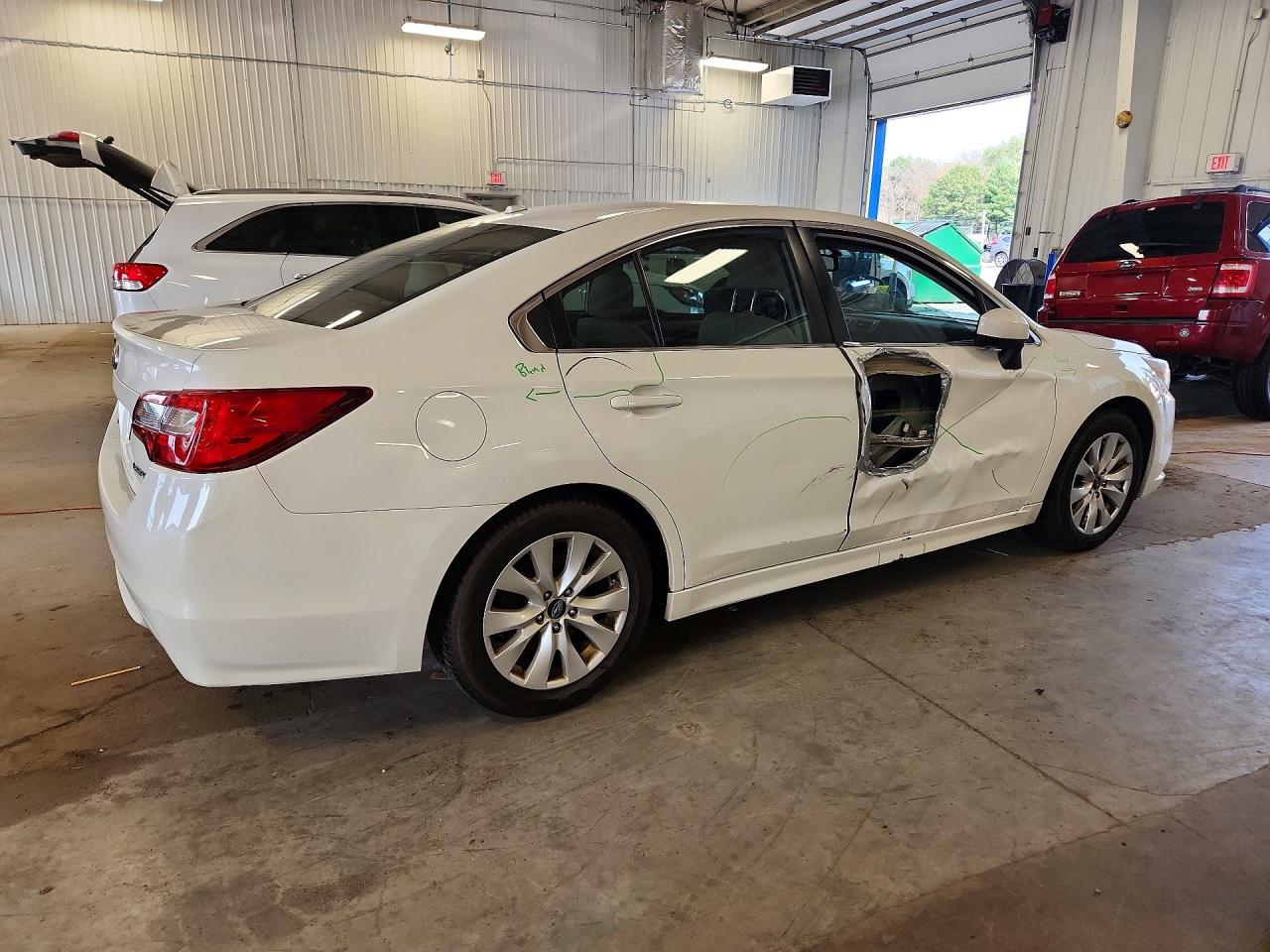 2015 Subaru Legacy 2.5i Premium White vin: 4S3BNBC61F3022215