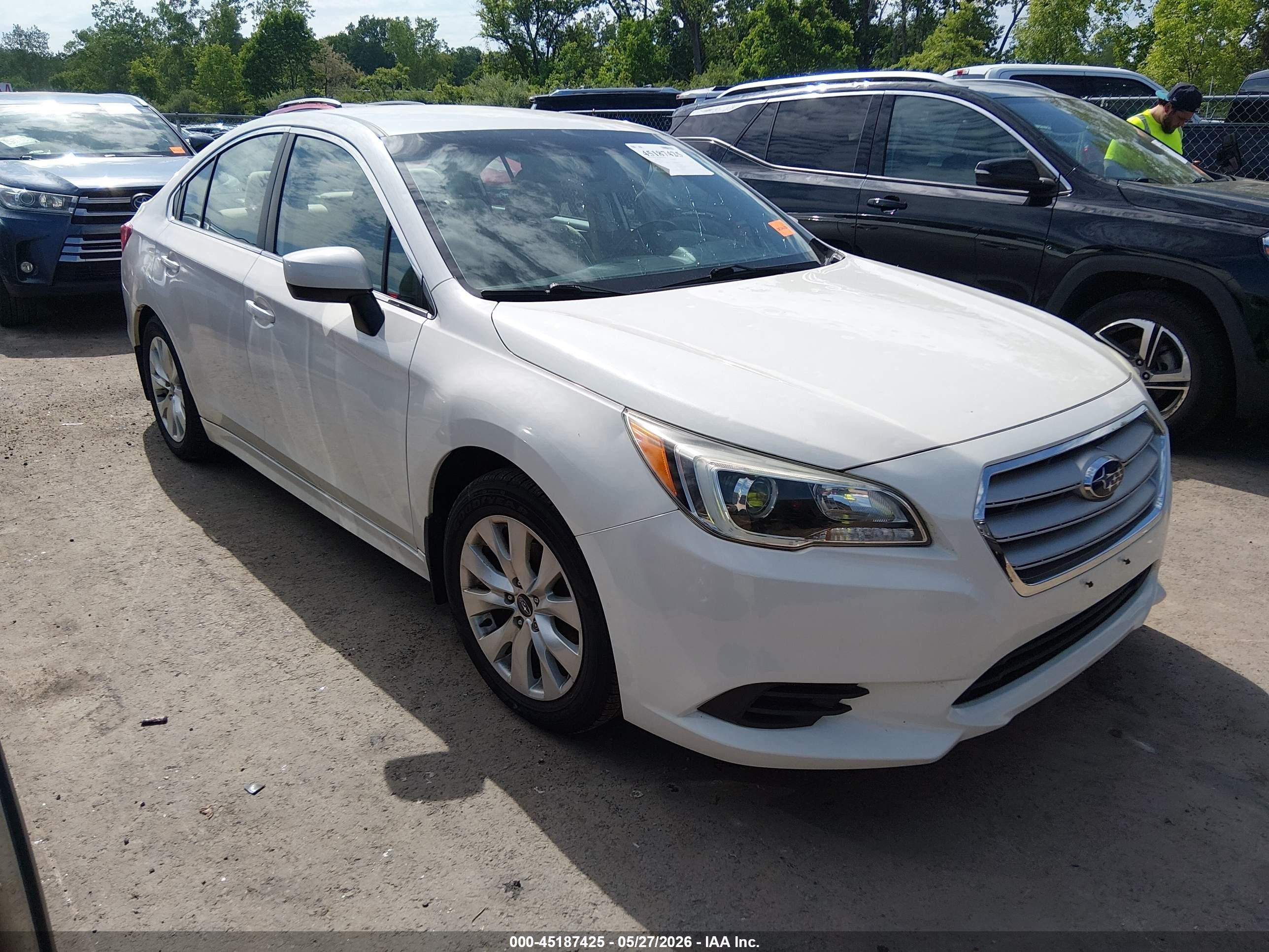 2015 Subaru Legacy 2.5i Premium White vin: 4S3BNBC67F3012840