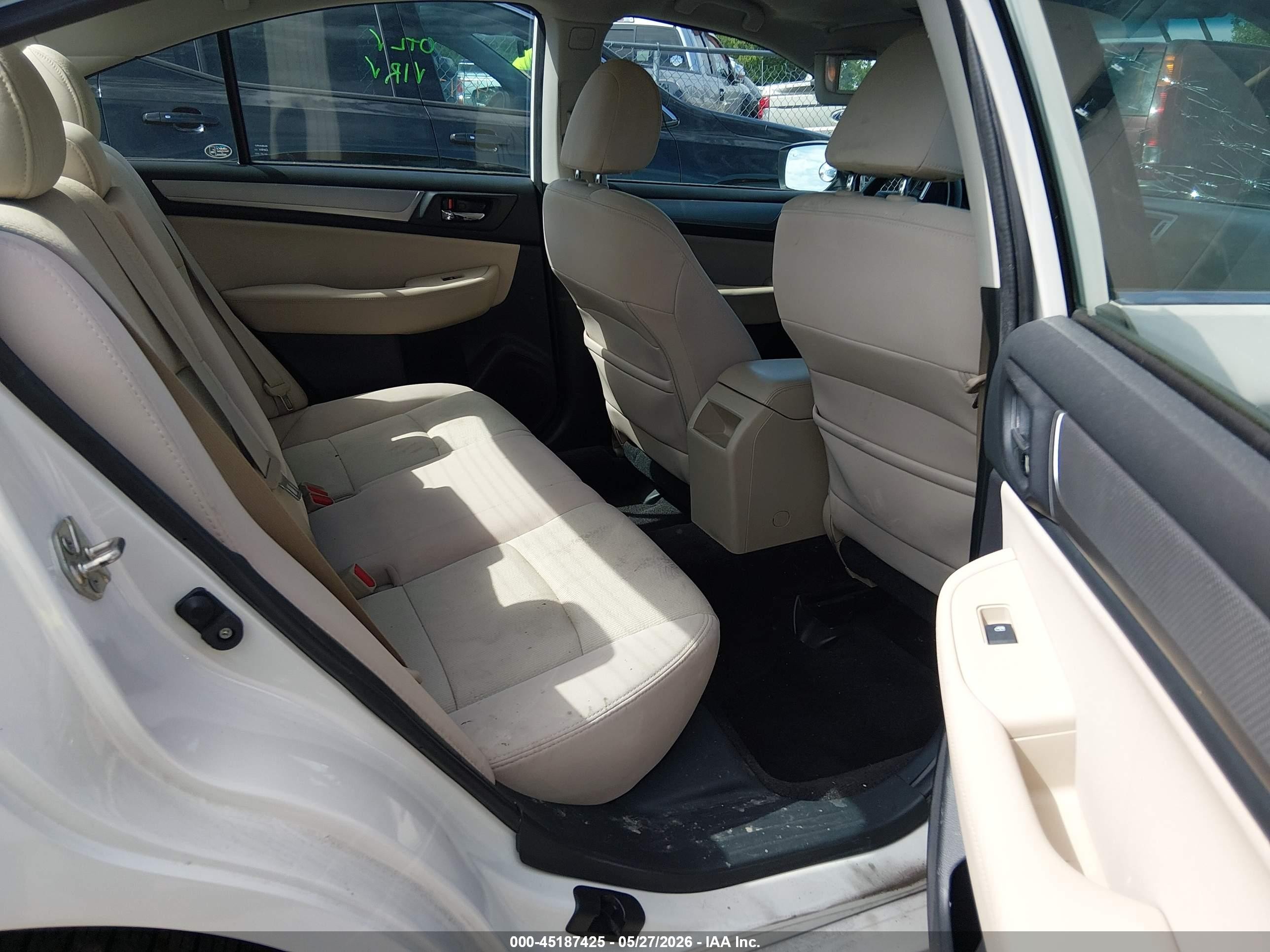 2015 Subaru Legacy 2.5i Premium White vin: 4S3BNBC67F3012840