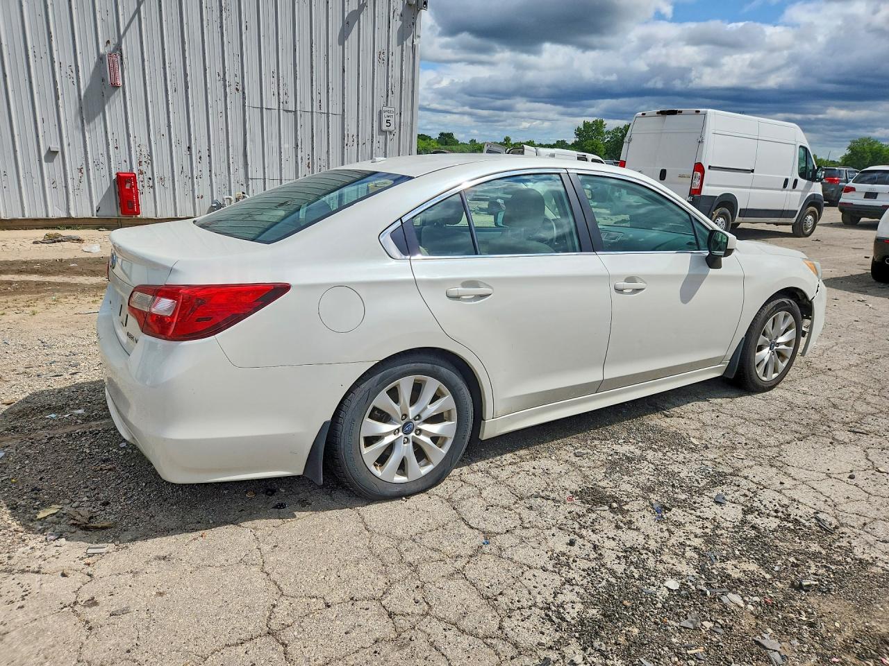 2015 Subaru Legacy 2.5i Premium White vin: 4S3BNBC67F3040752